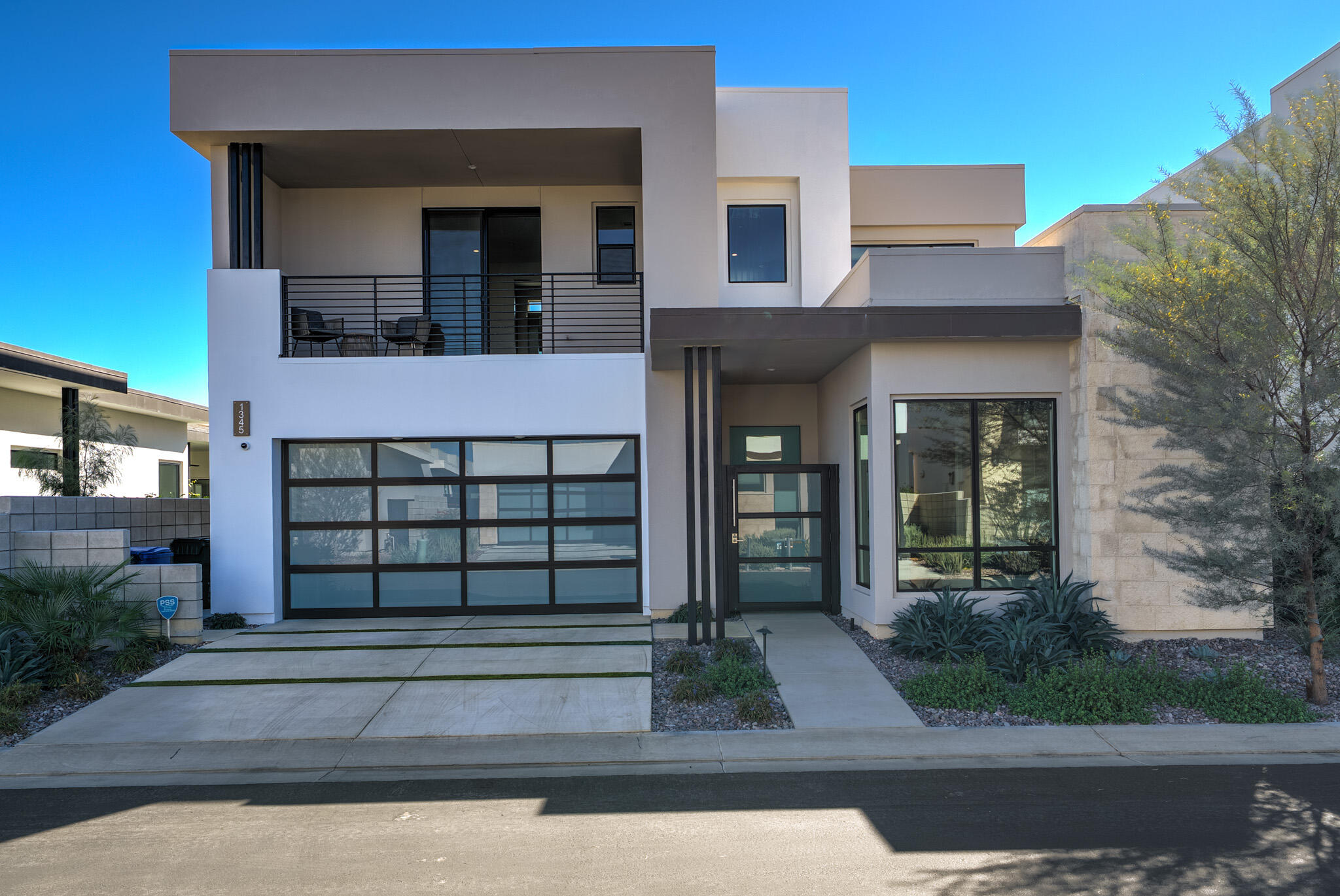 1345 Vue PL