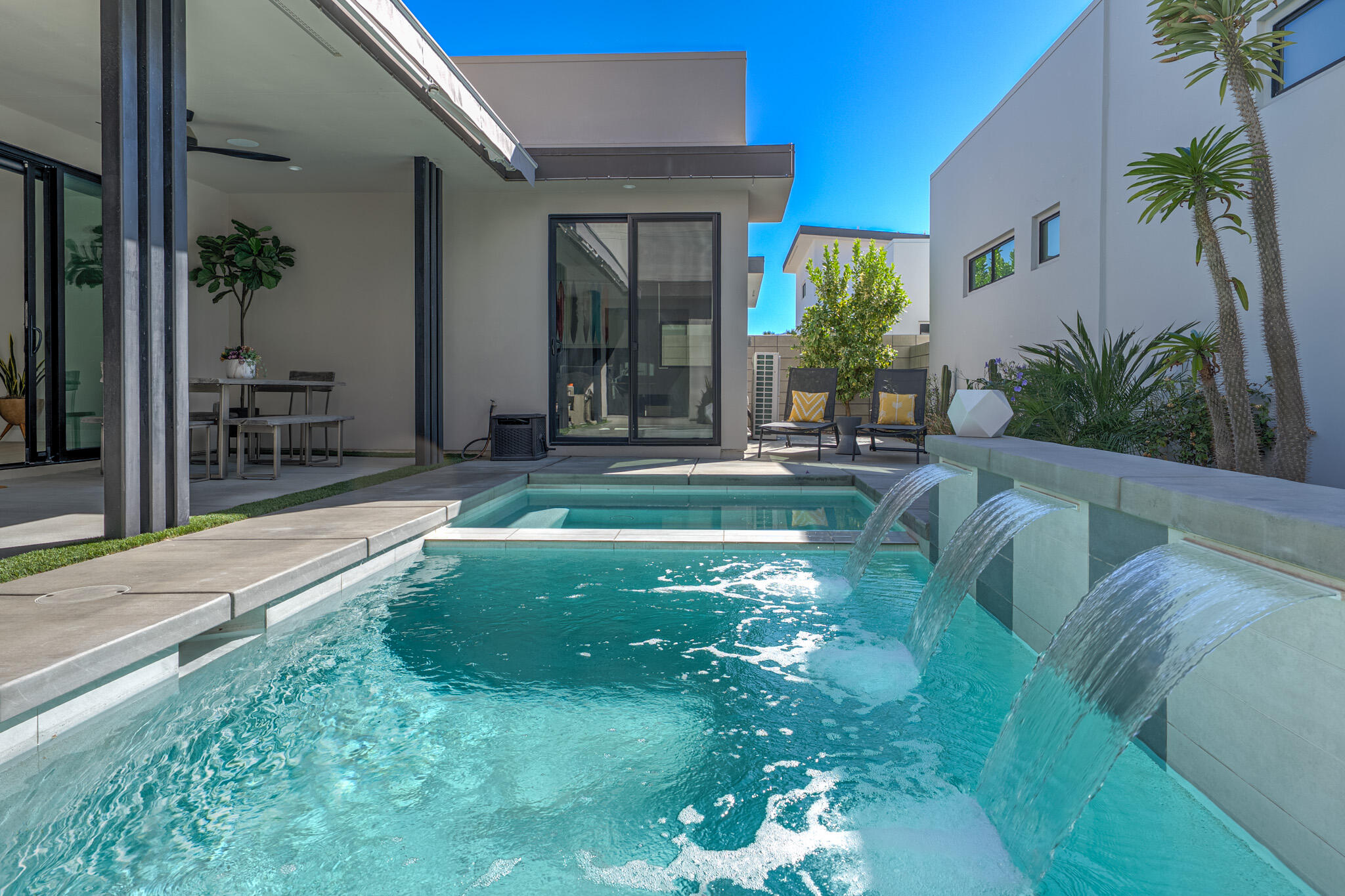 1345 Vue PL
