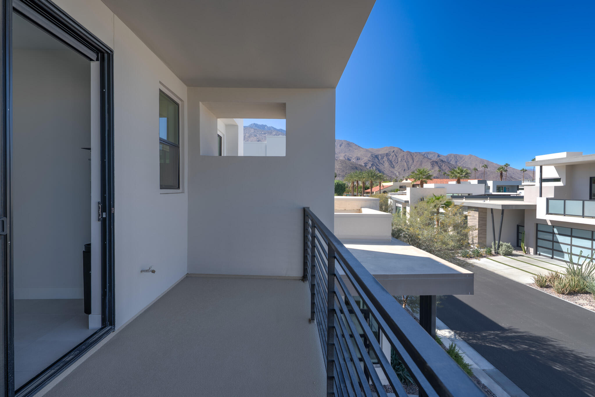 1345 Vue PL