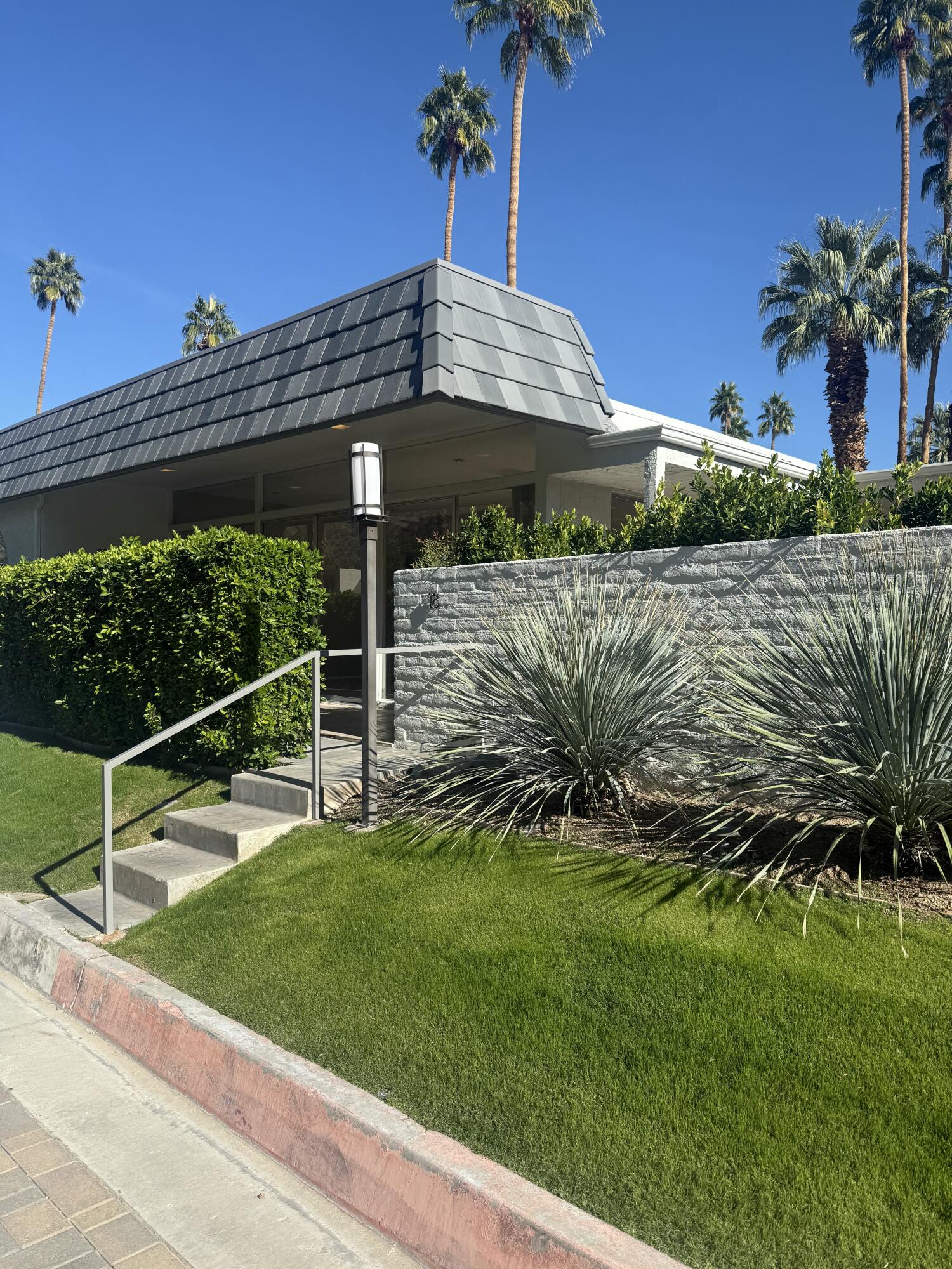 555 W Baristo RD Unit: 18