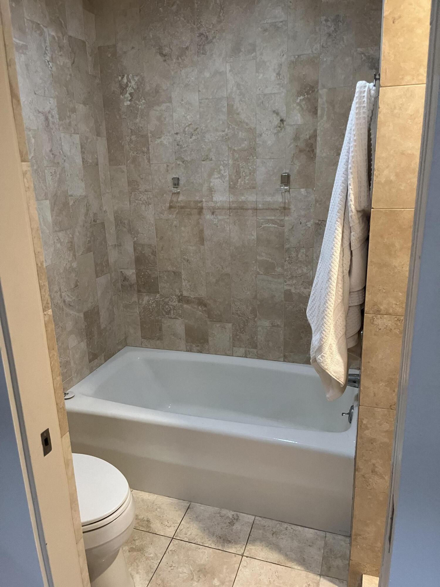 555 W Baristo RD Unit: 18