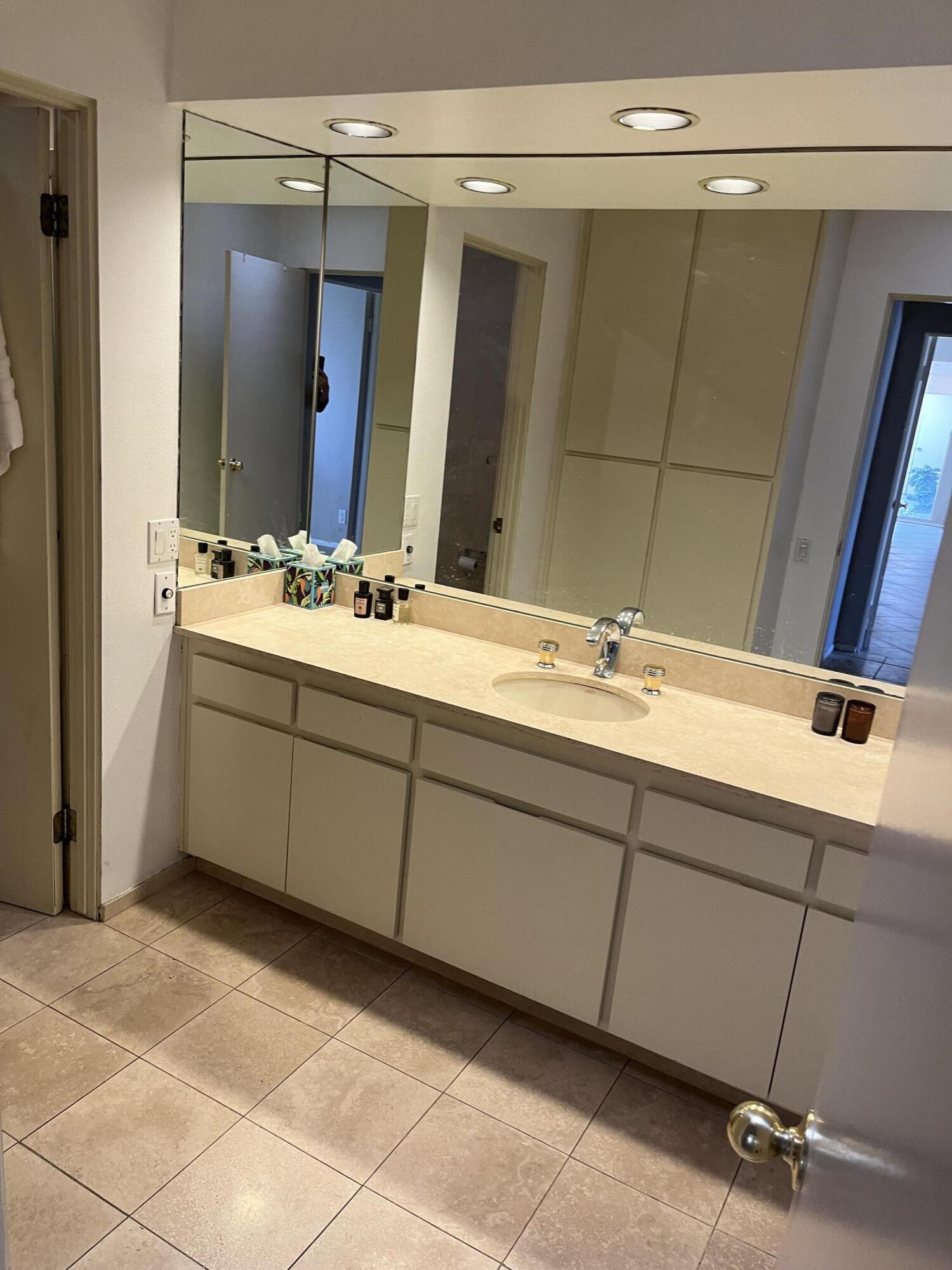 555 W Baristo RD Unit: 18