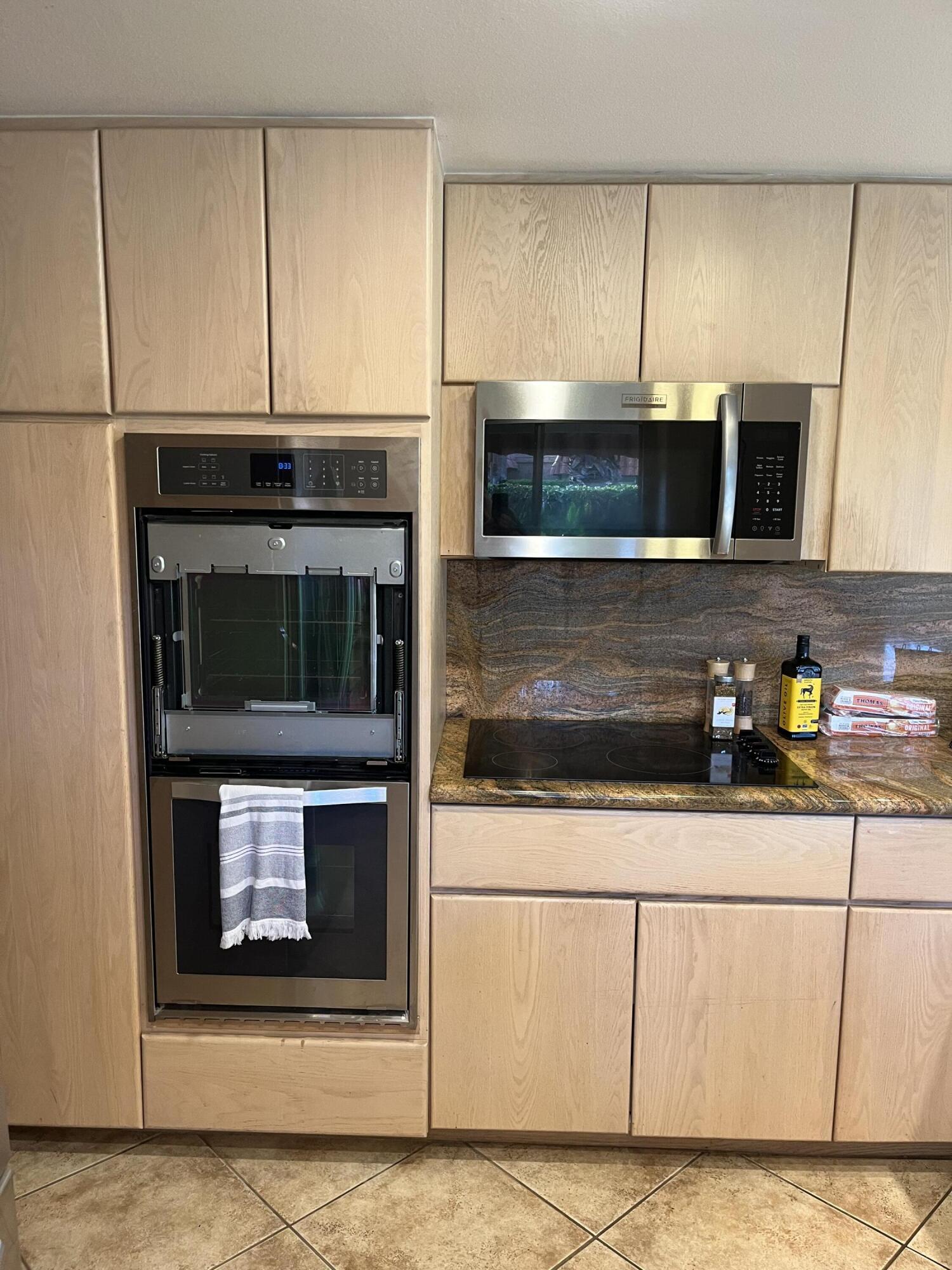 555 W Baristo RD Unit: 18