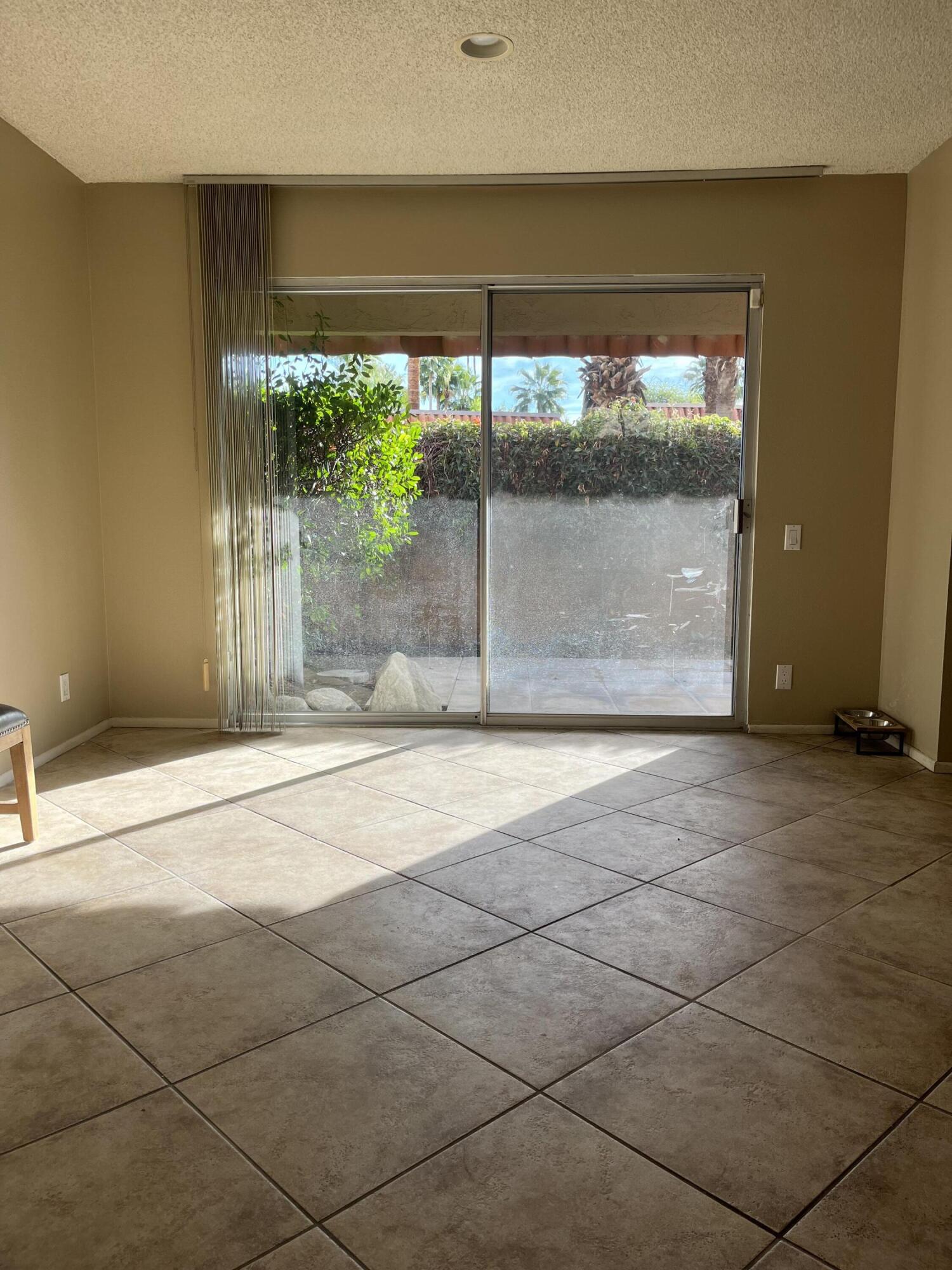 555 W Baristo RD Unit: 18