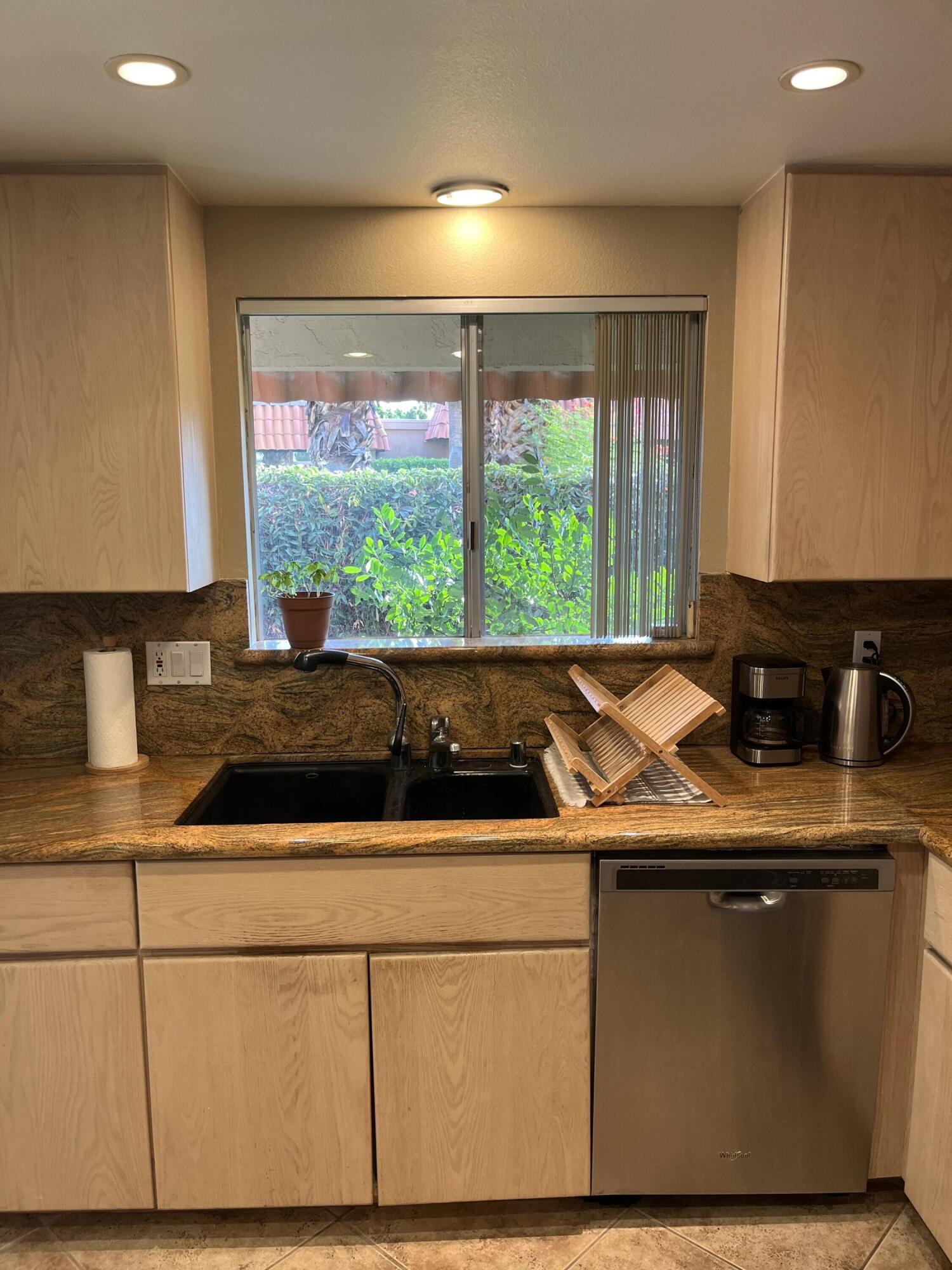 555 W Baristo RD Unit: 18