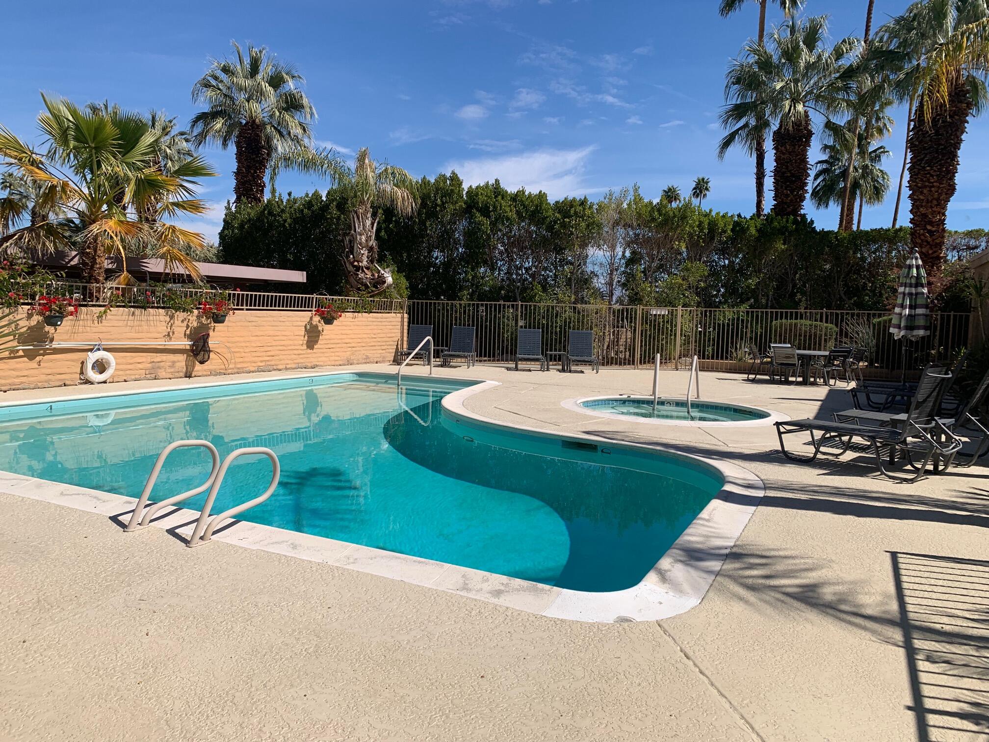 555 W Baristo RD Unit: 18