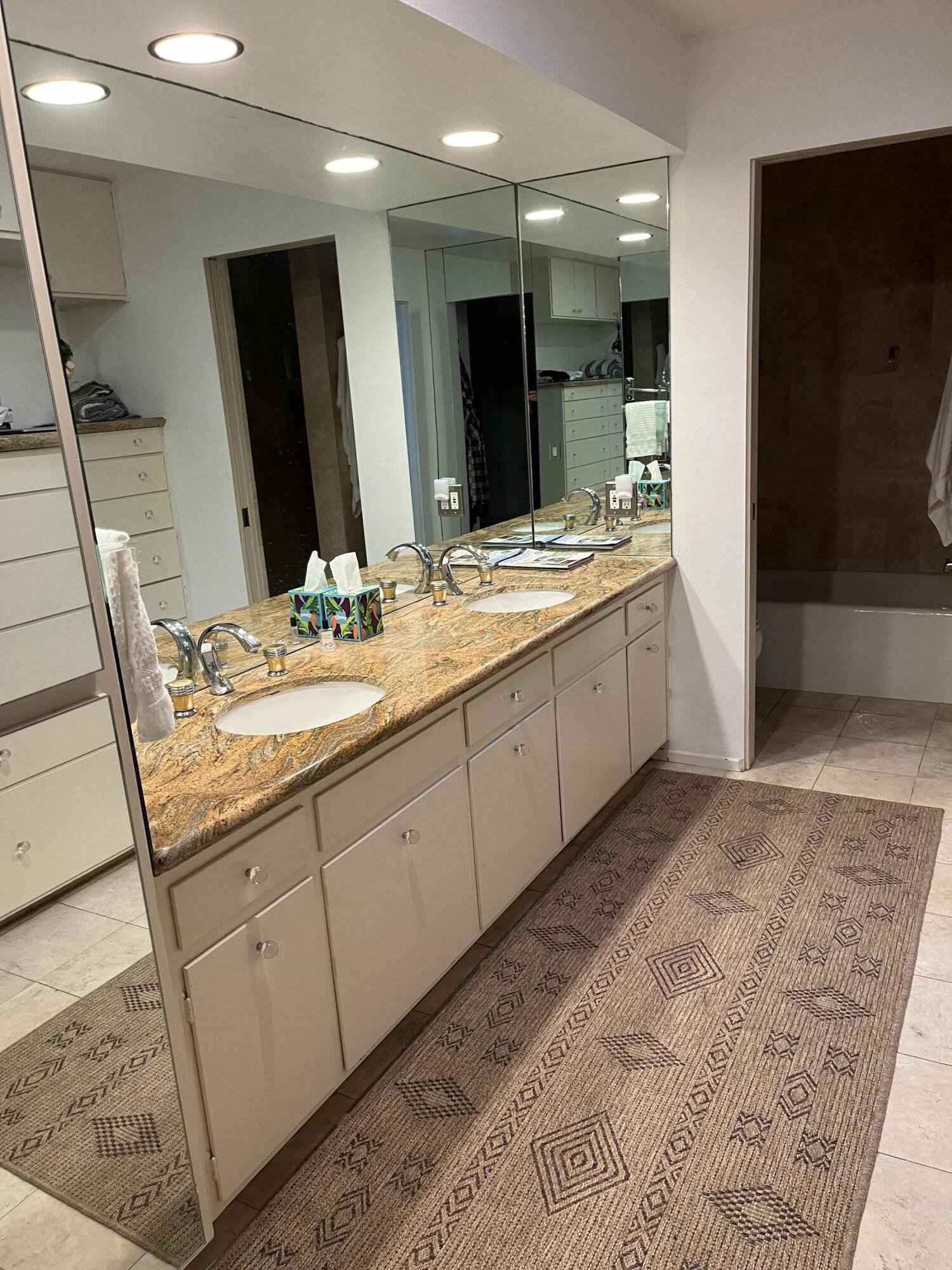 555 W Baristo RD Unit: 18