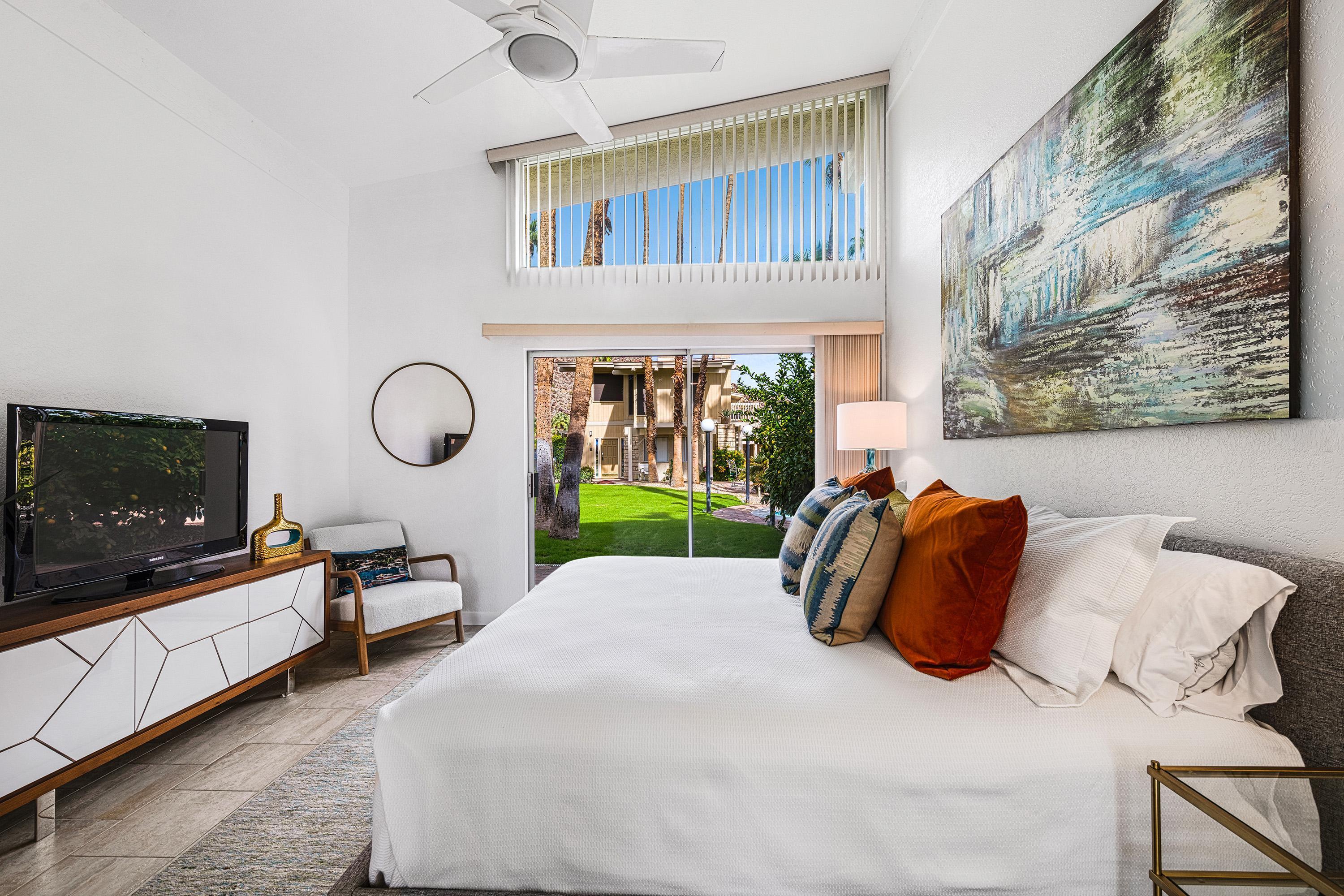 290 S San Jacinto DR Unit: 8