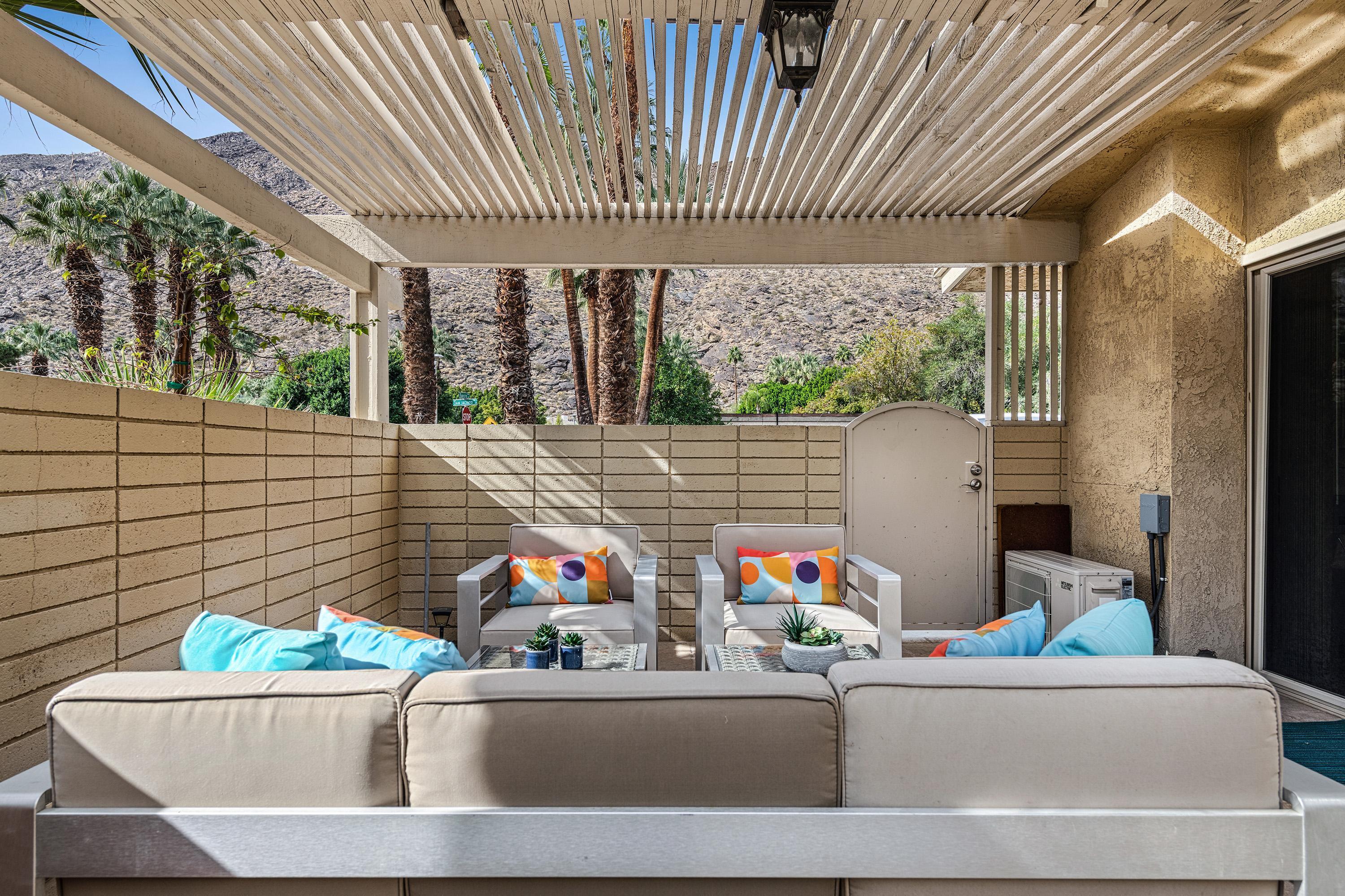 290 S San Jacinto DR Unit: 8