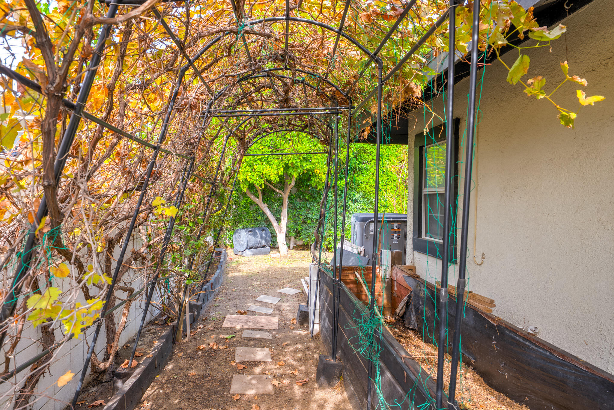 3882 E Sunny Dunes RD