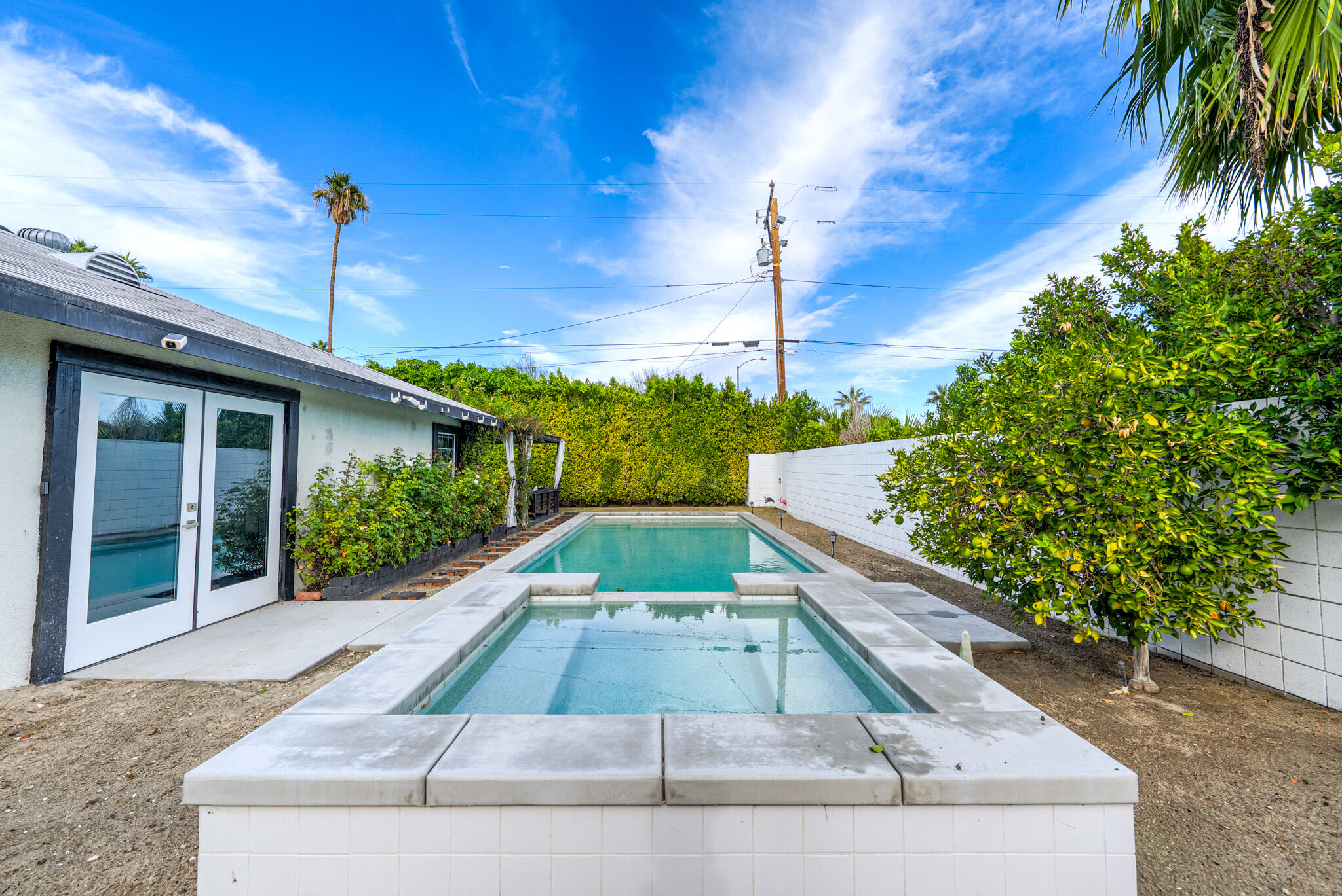 3882 E Sunny Dunes RD