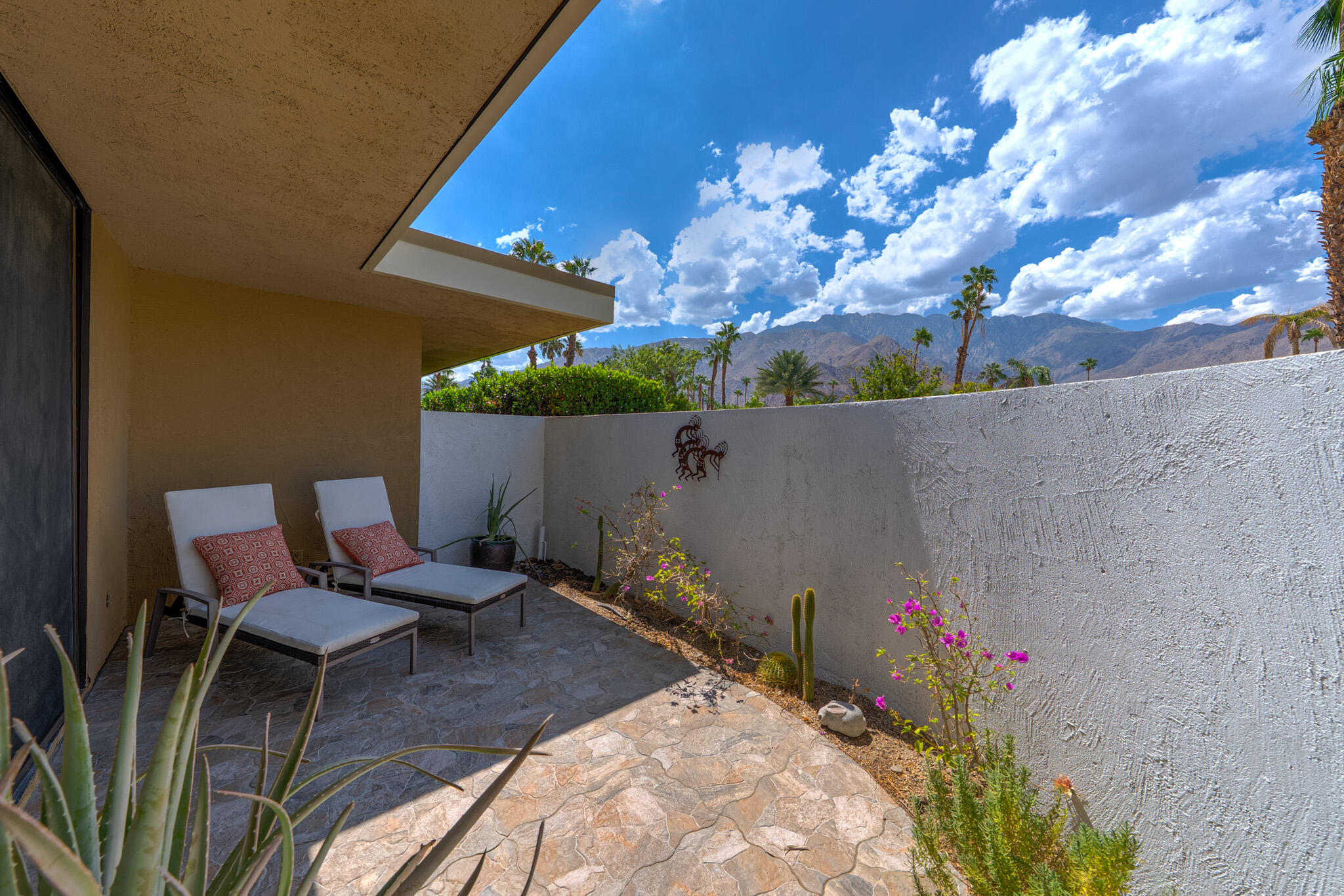 2501 N Indian Canyon DR Unit: 635