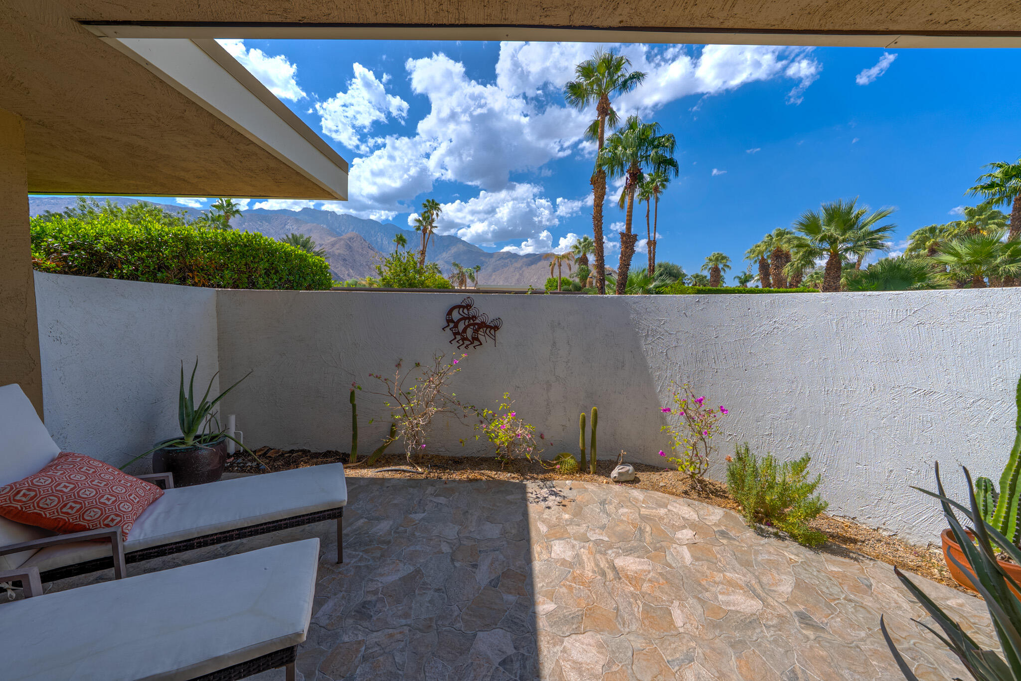 2501 N Indian Canyon DR Unit: 635