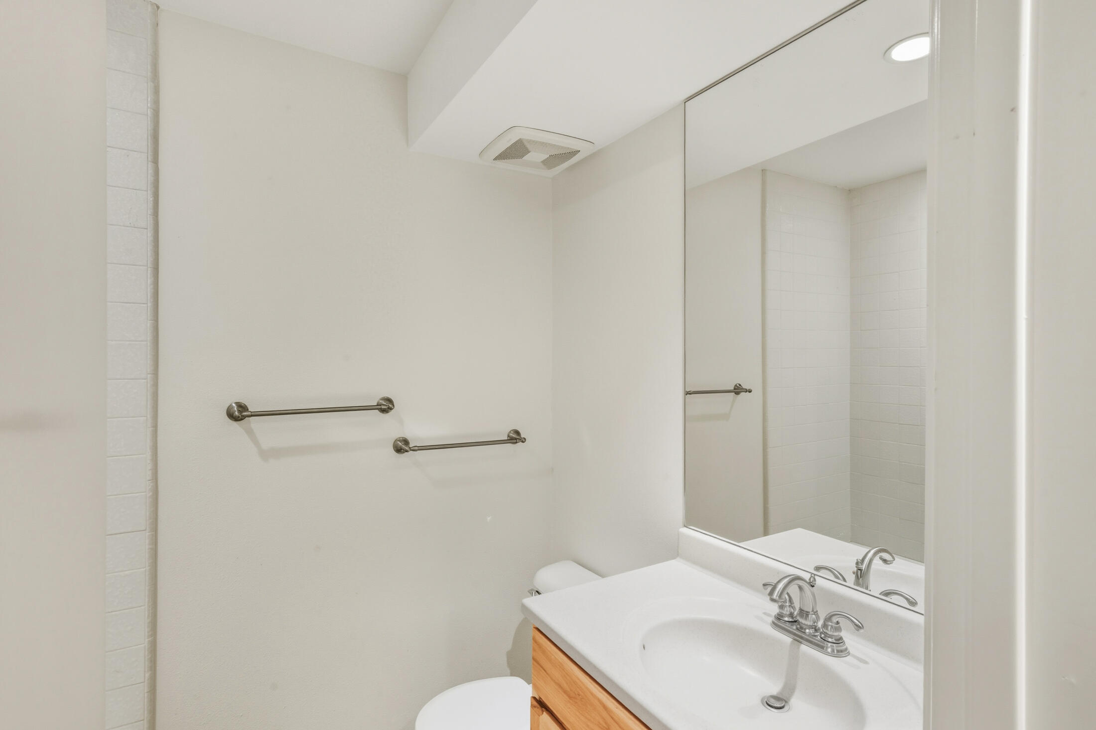 1833 S Araby DR Unit: 32