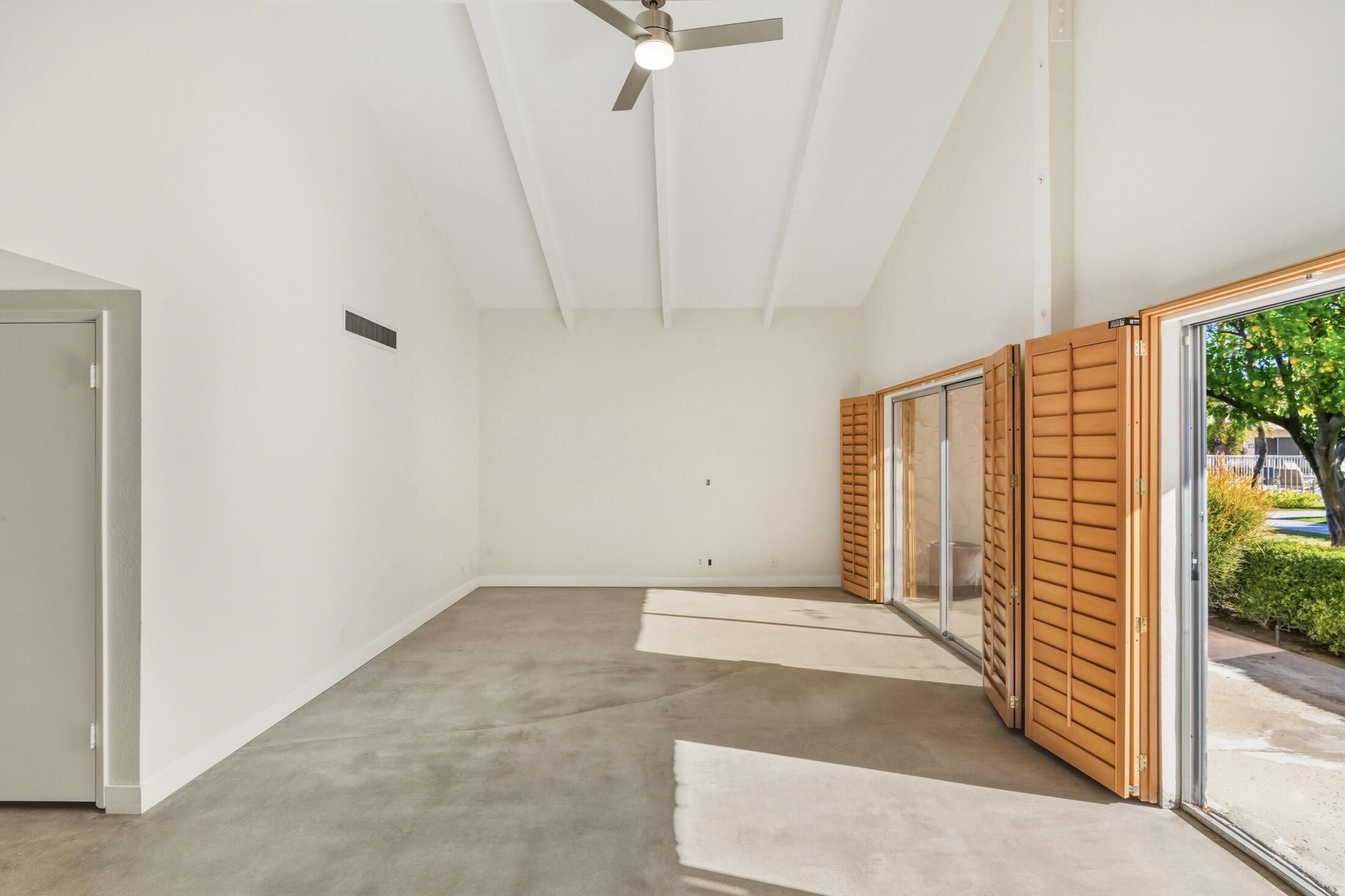 1833 S Araby DR Unit: 32