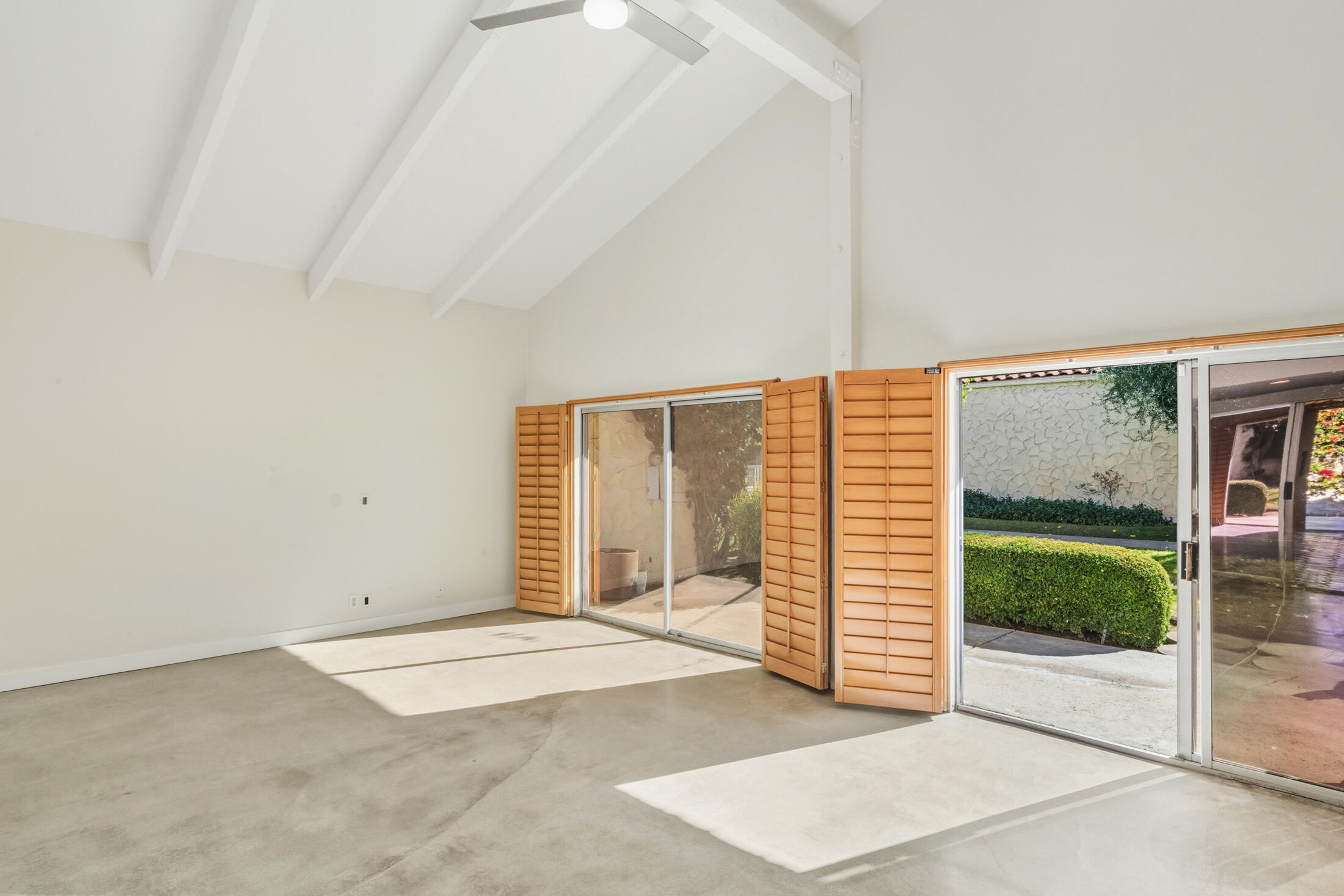 1833 S Araby DR Unit: 32