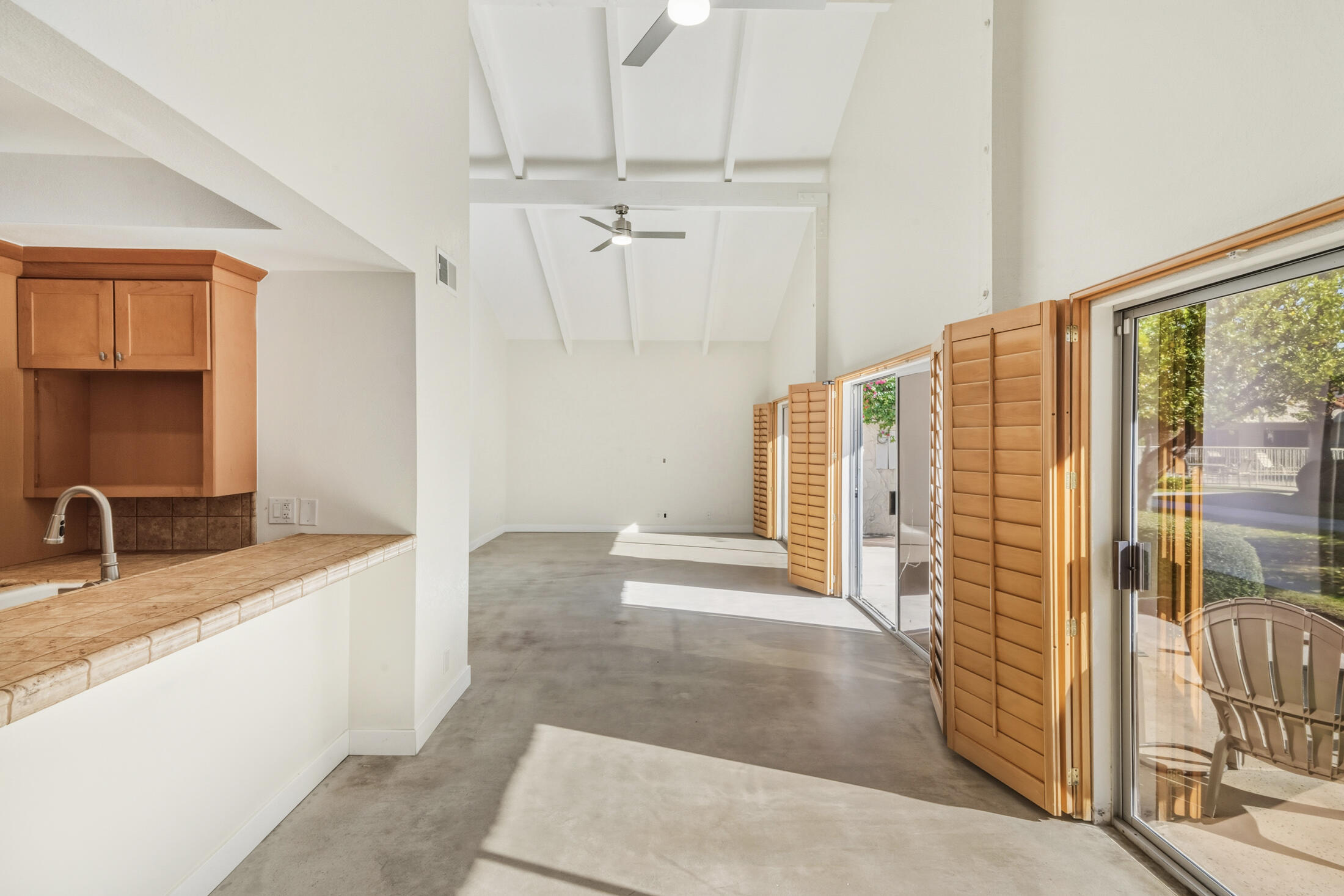 1833 S Araby DR Unit: 32