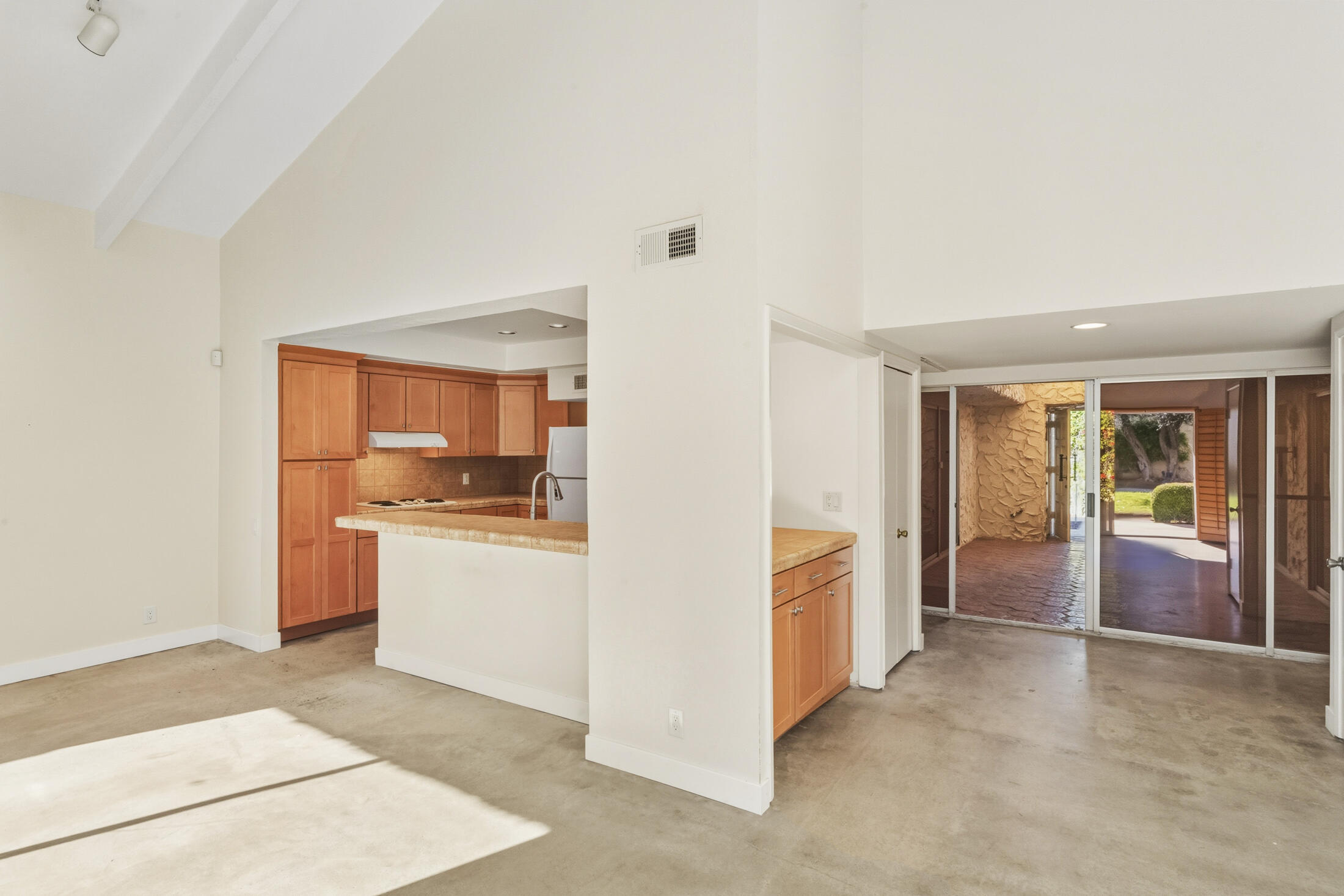 1833 S Araby DR Unit: 32