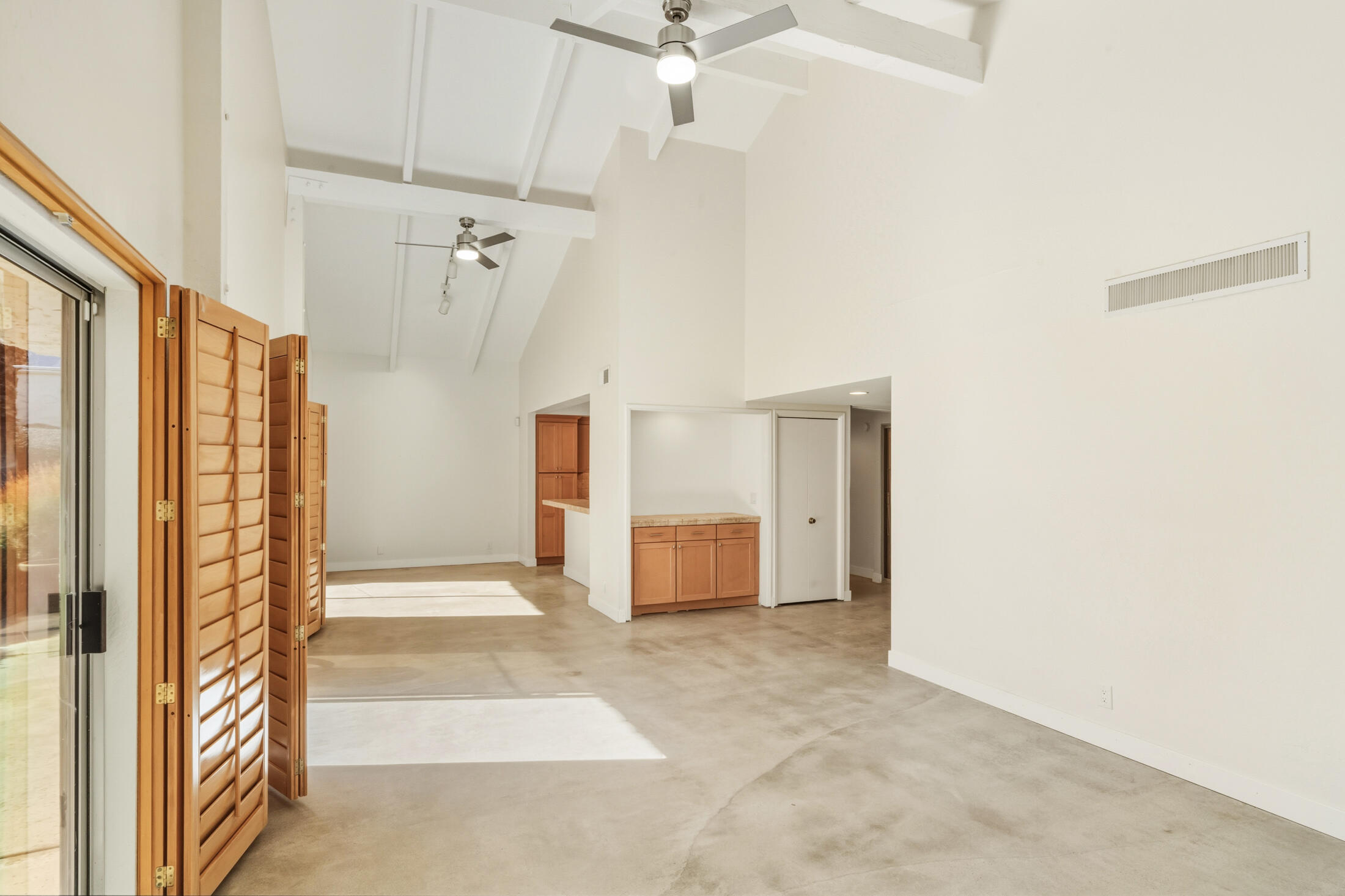 1833 S Araby DR Unit: 32