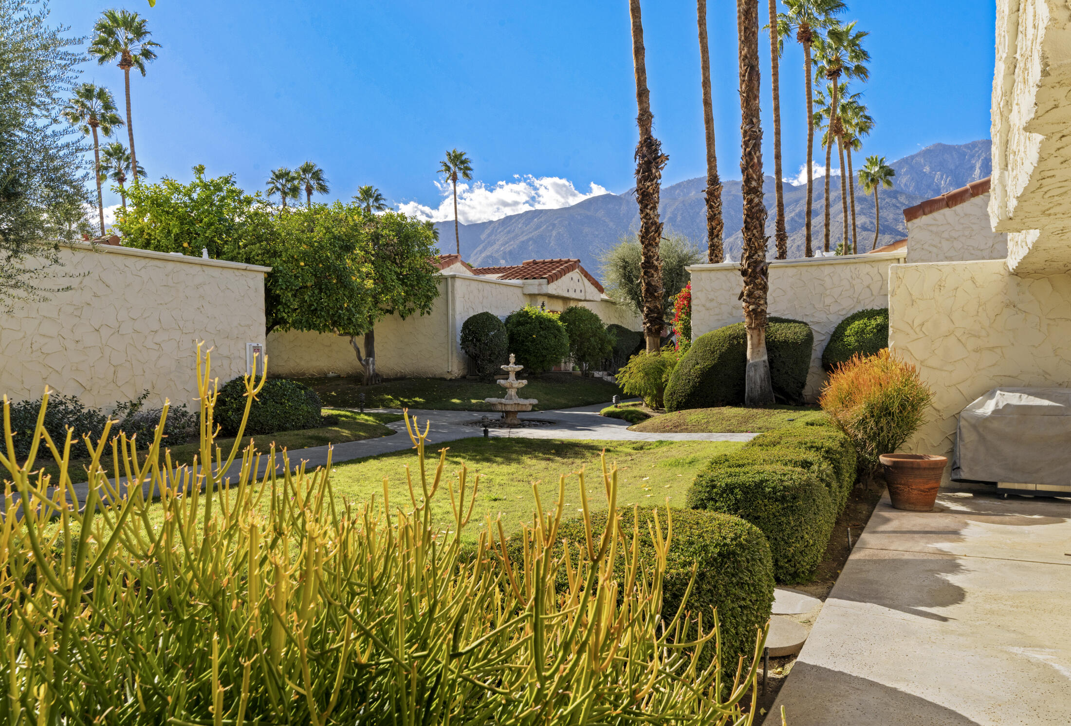 1833 S Araby DR Unit: 32