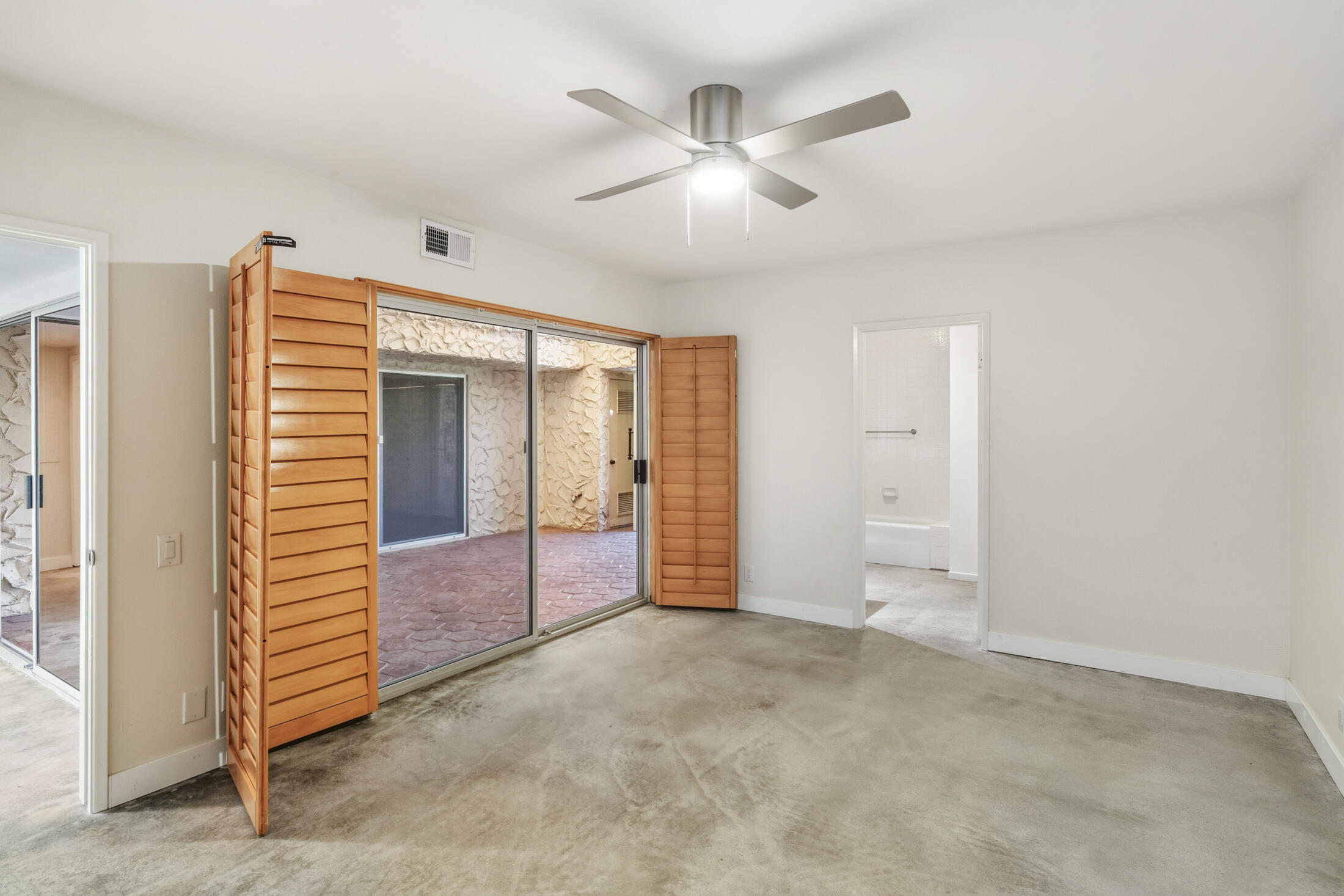 1833 S Araby DR Unit: 32