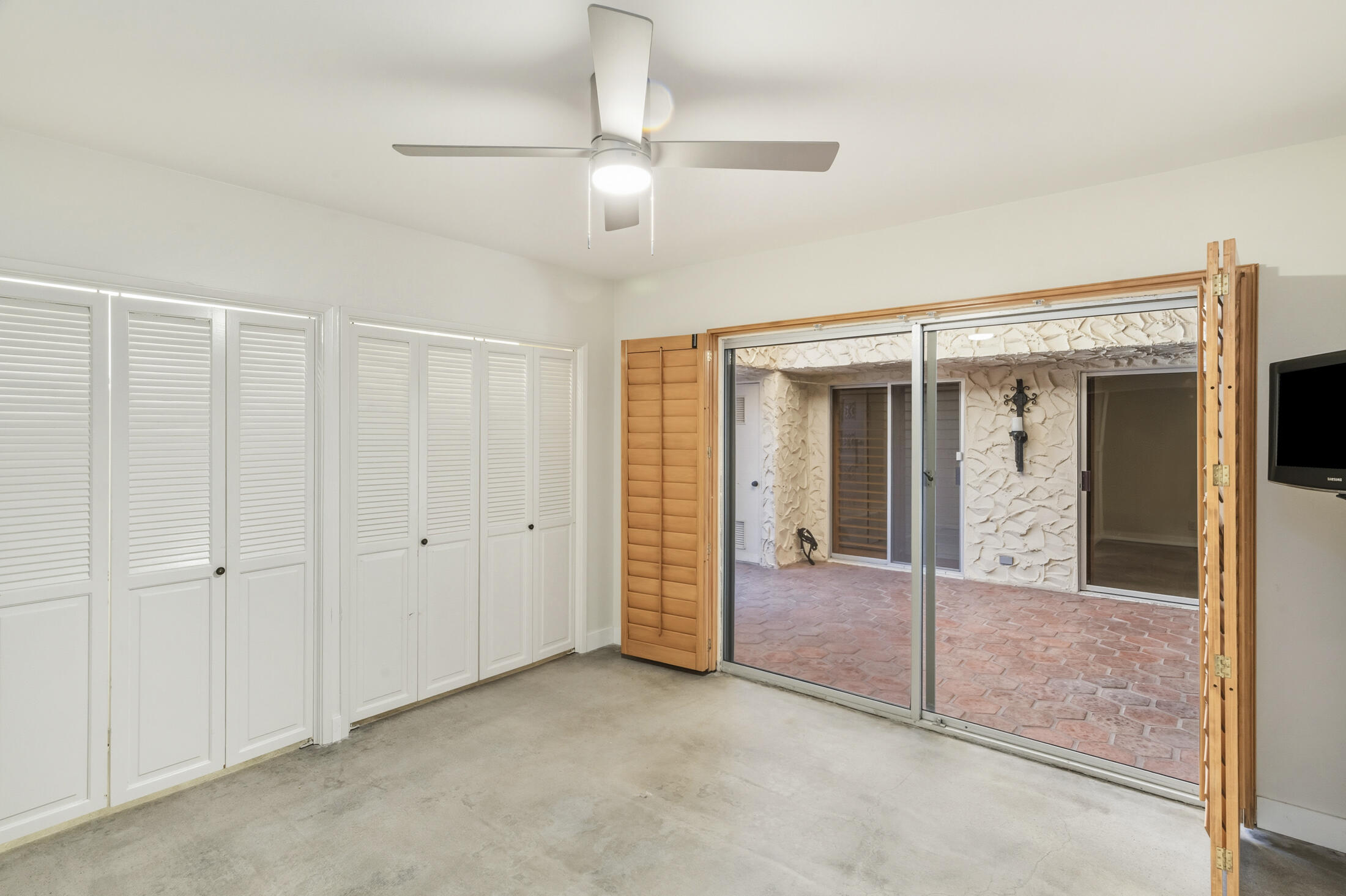 1833 S Araby DR Unit: 32