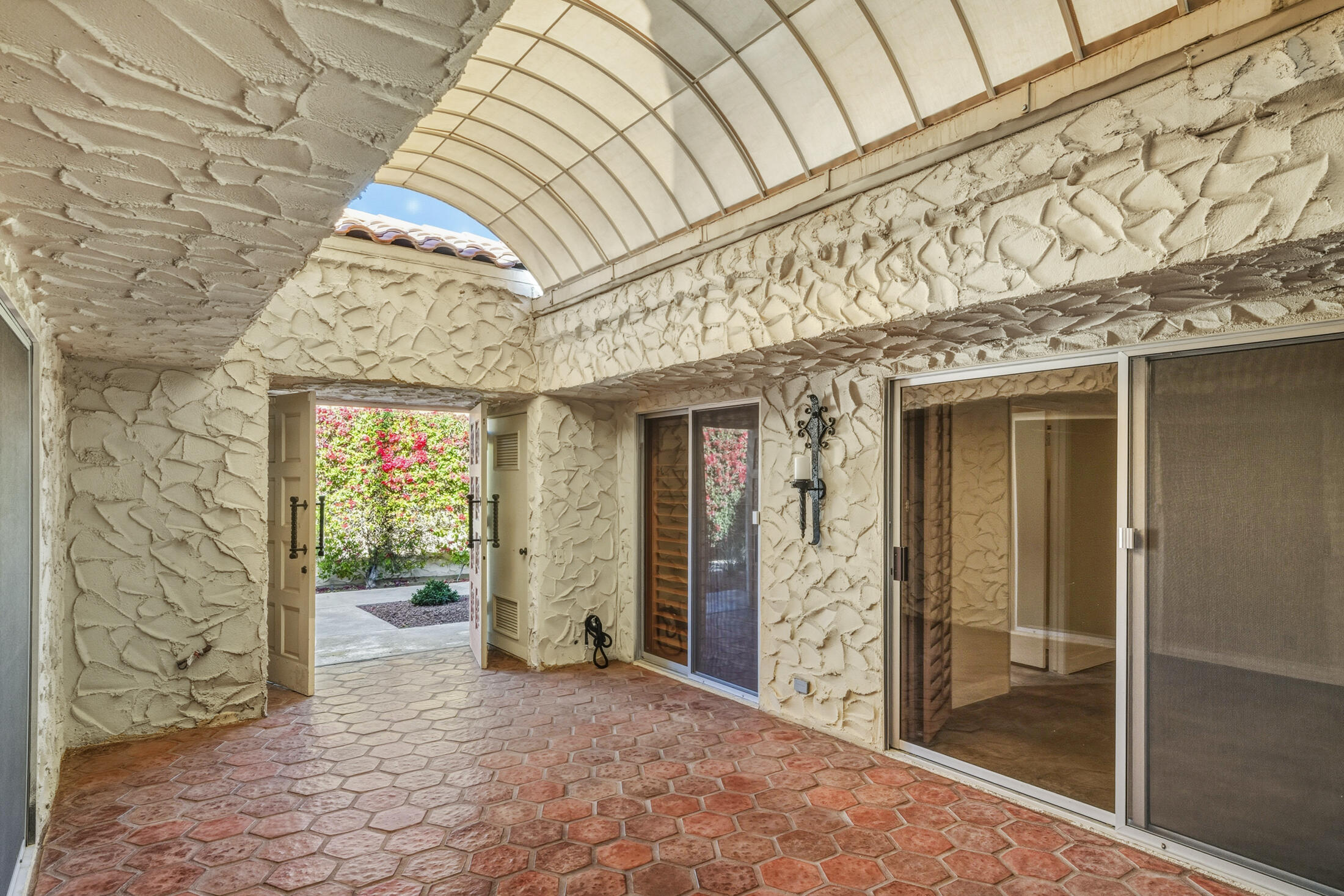 1833 S Araby DR Unit: 32