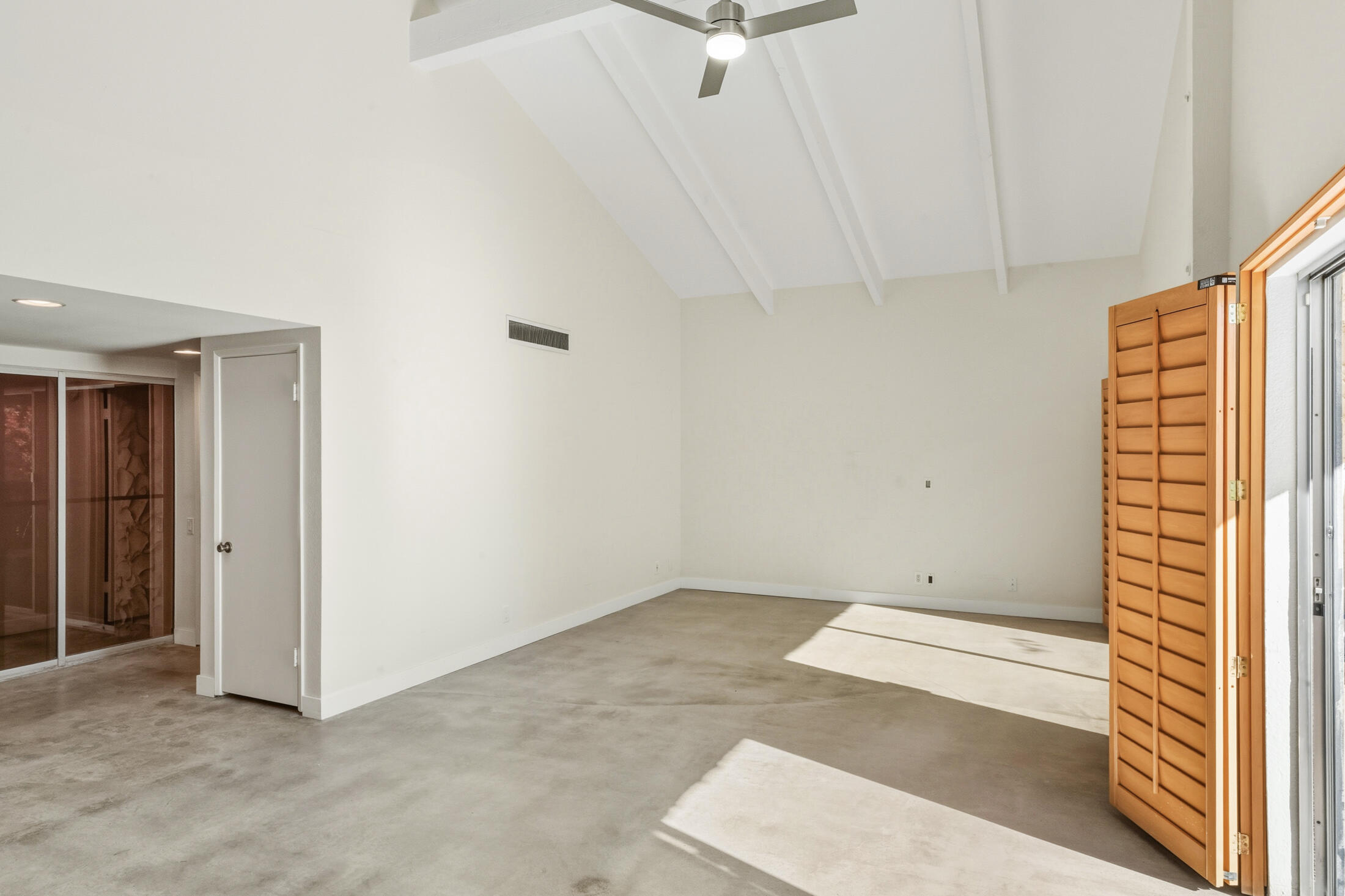 1833 S Araby DR Unit: 32