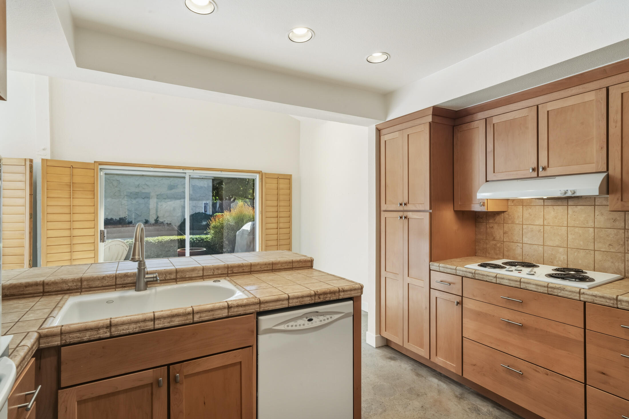 1833 S Araby DR Unit: 32