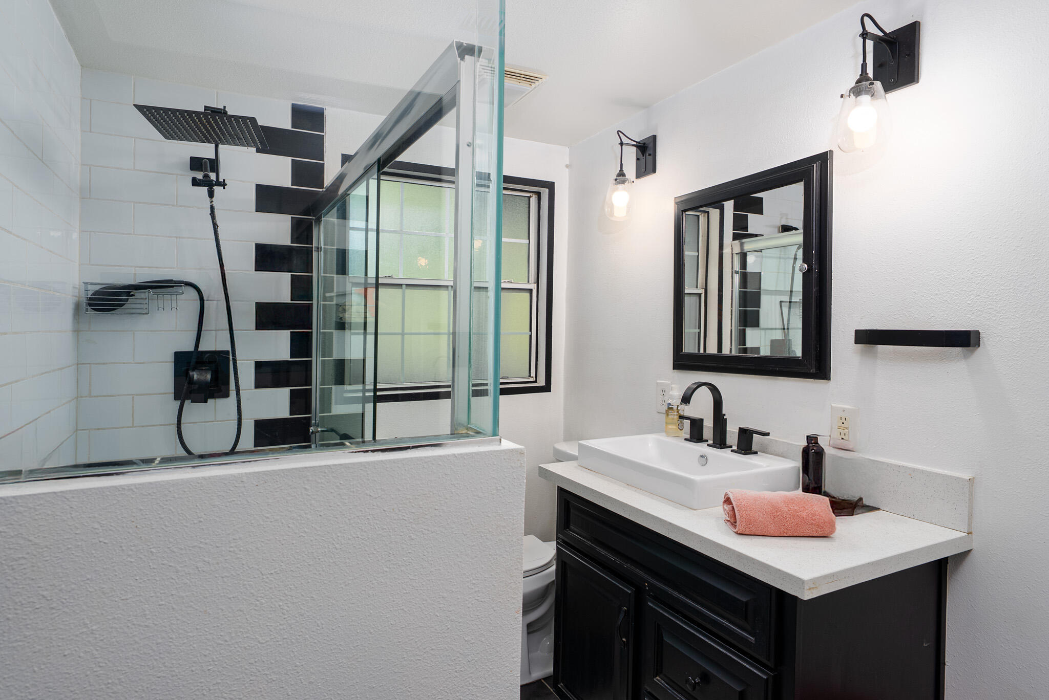 3882 E Sunny Dunes RD