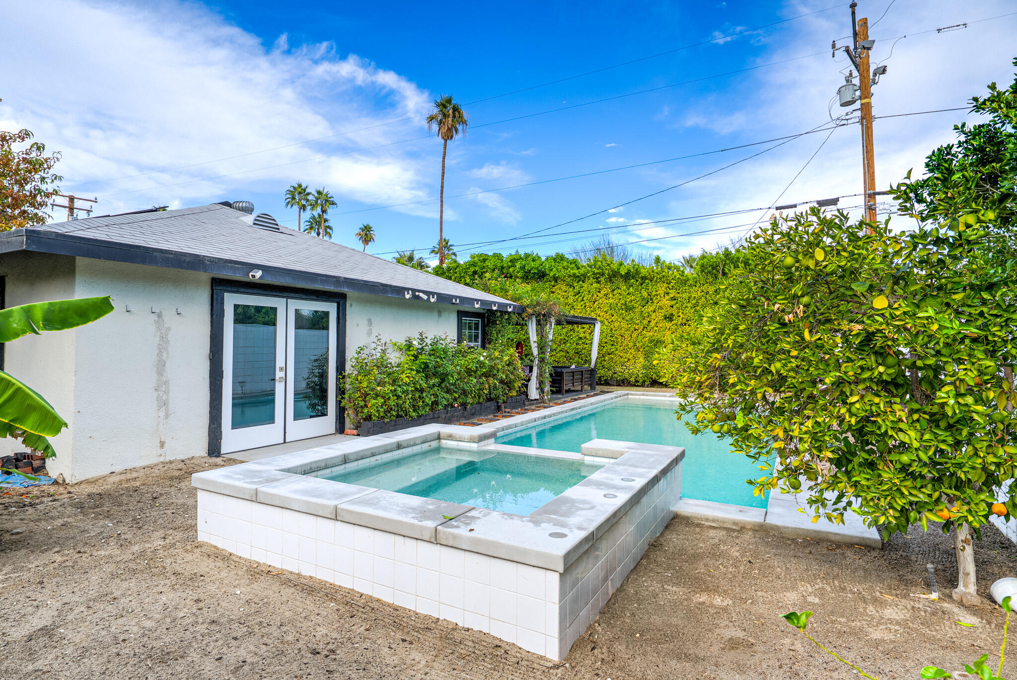 3882 E Sunny Dunes RD