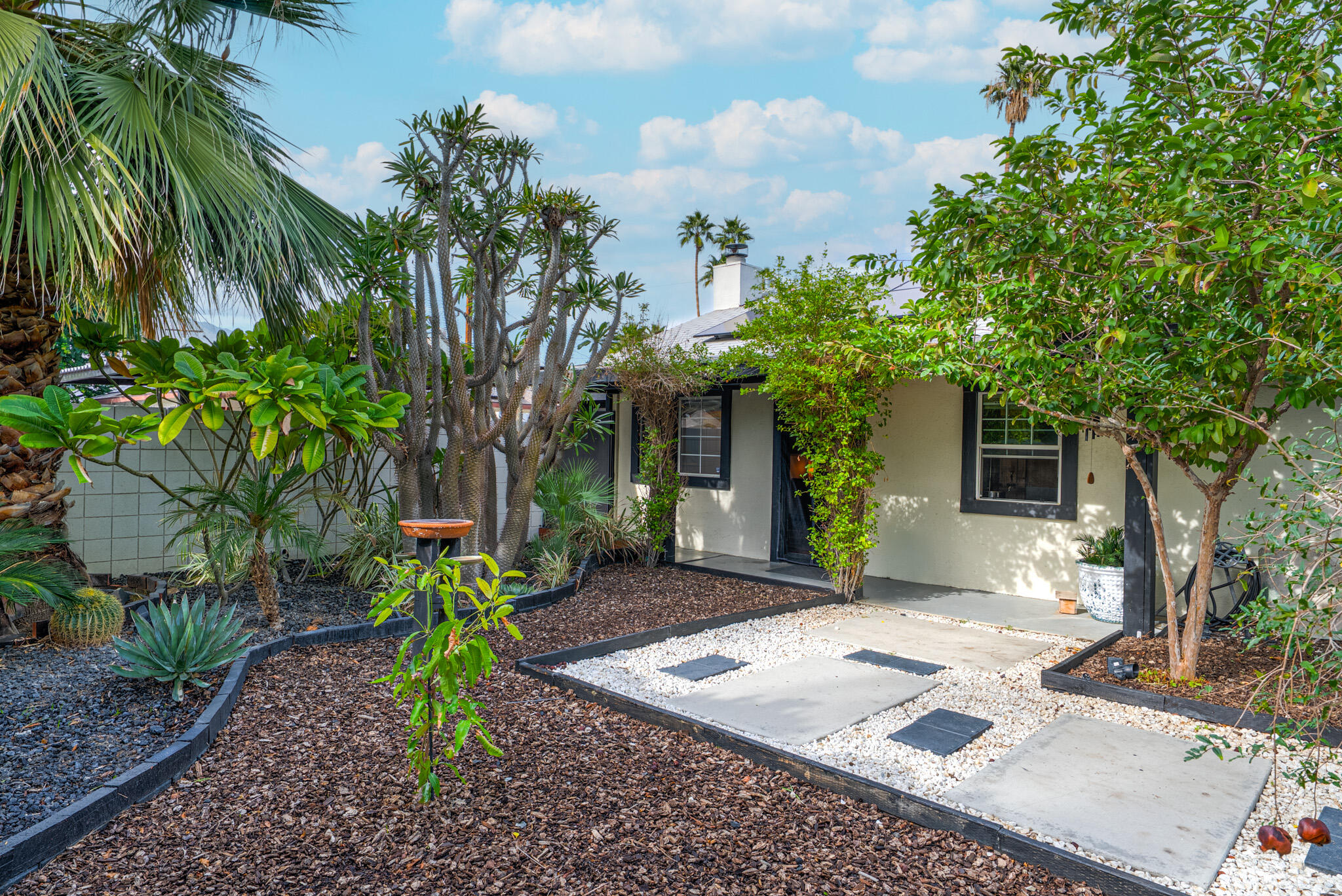 3882 E Sunny Dunes RD