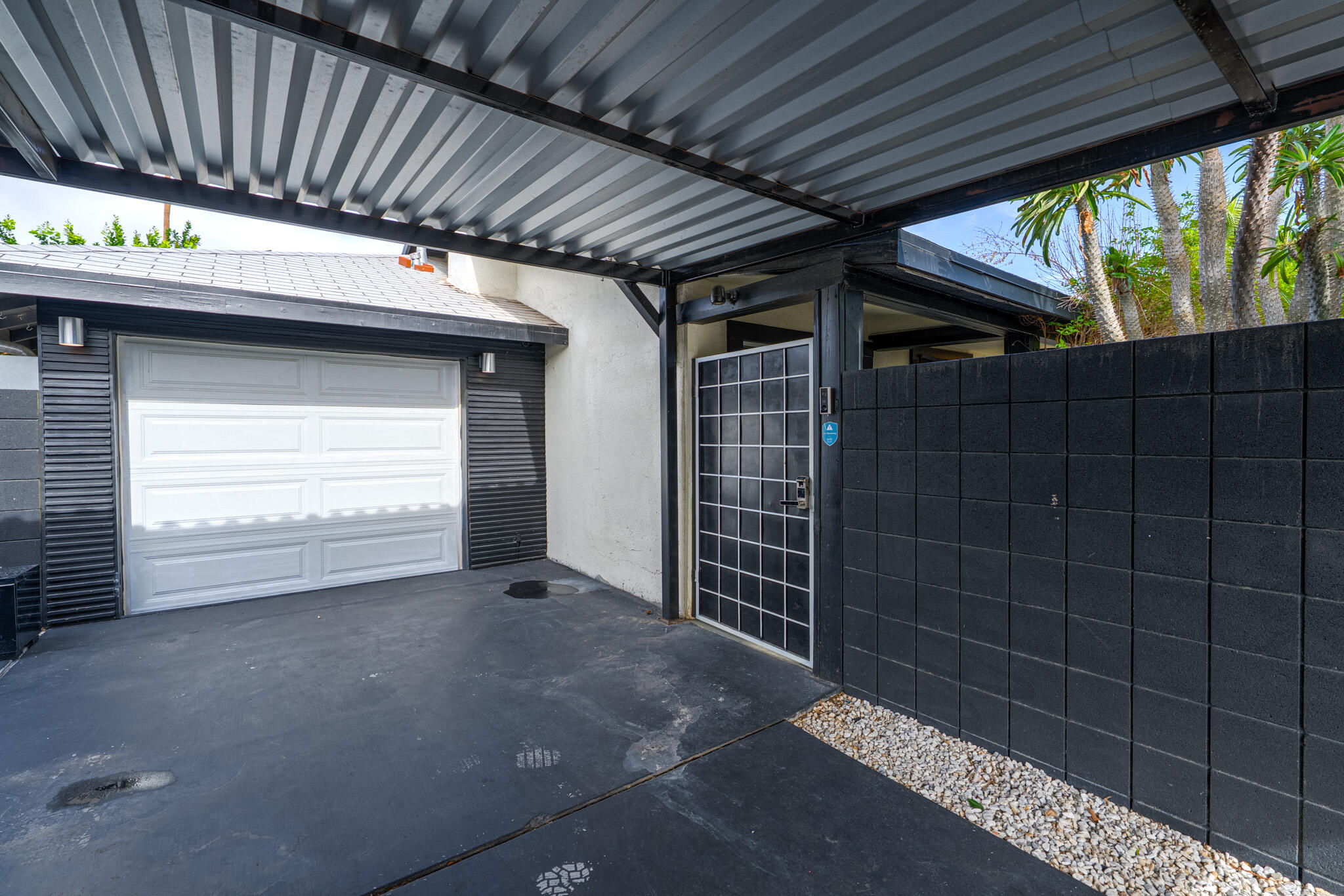 3882 E Sunny Dunes RD