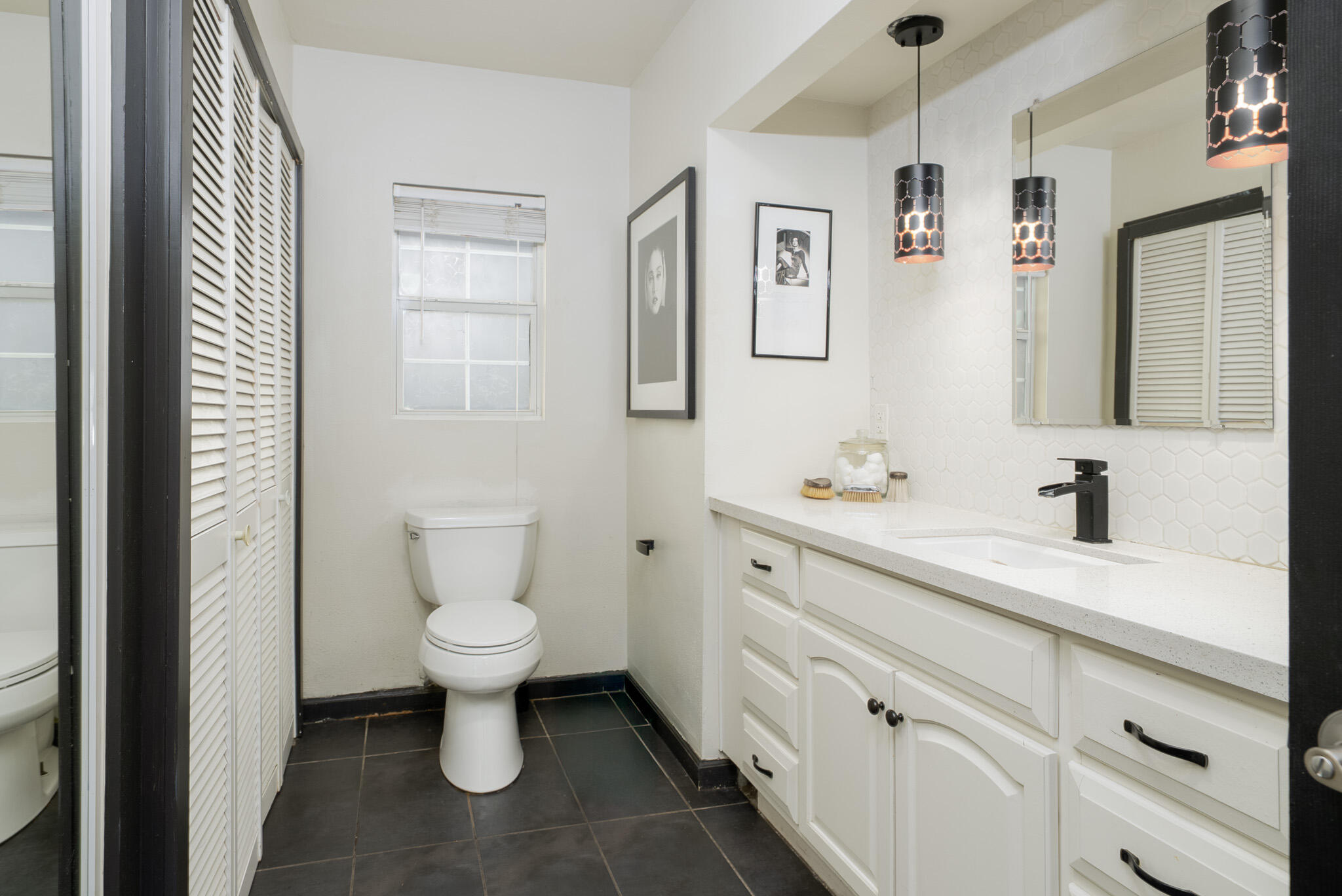 3882 E Sunny Dunes RD