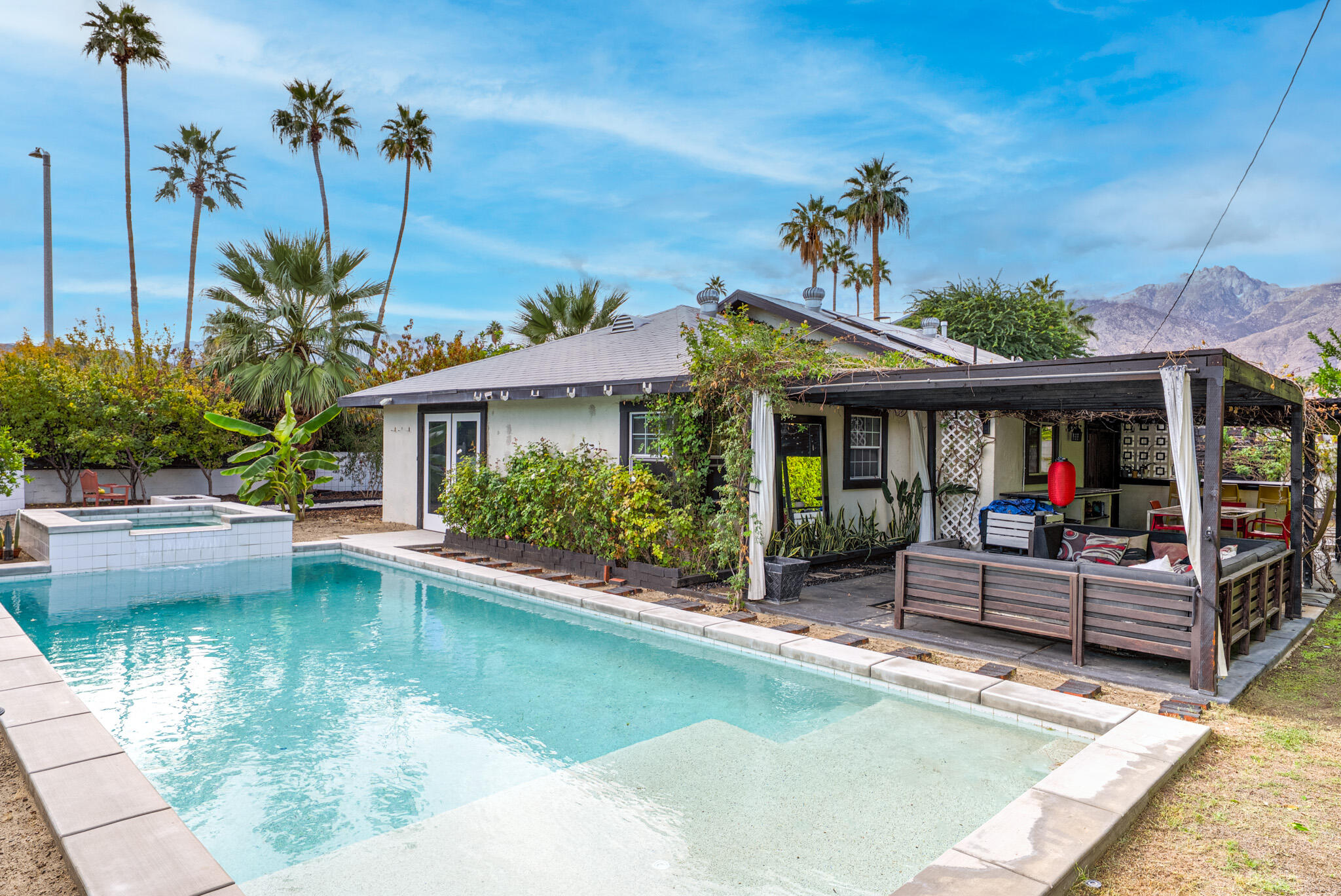 3882 E Sunny Dunes RD