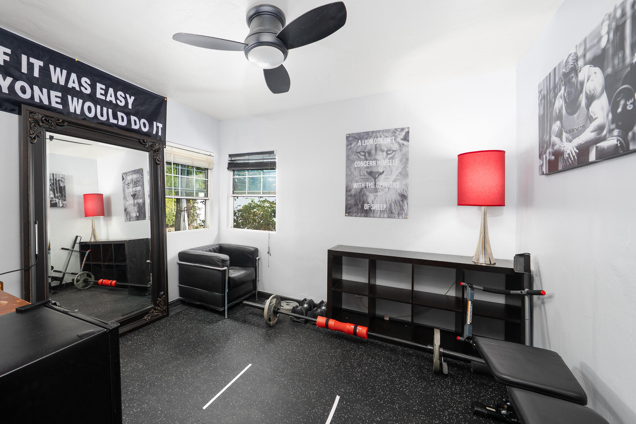 3882 E Sunny Dunes RD