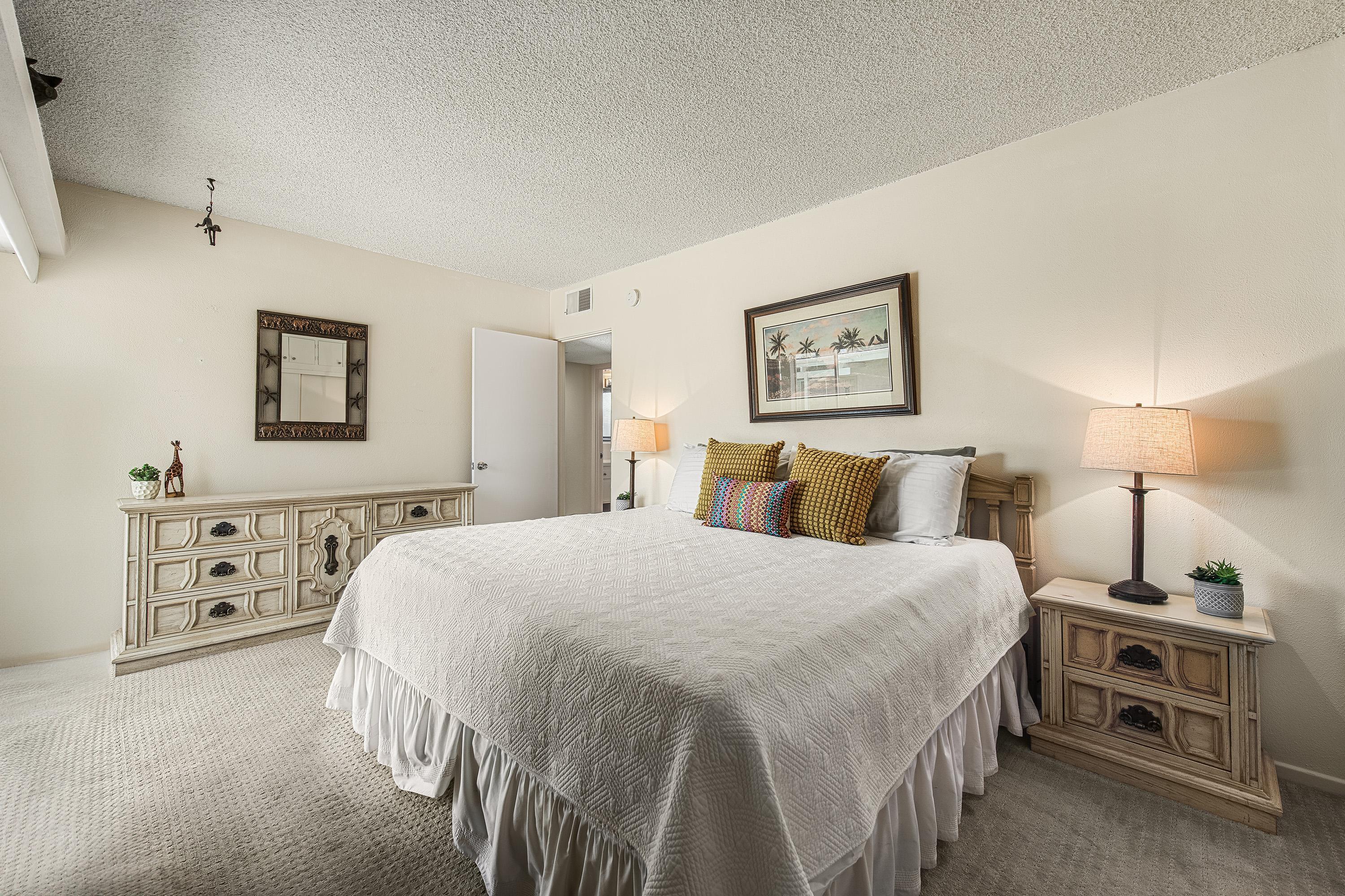 290 S San Jacinto DR Unit: 9