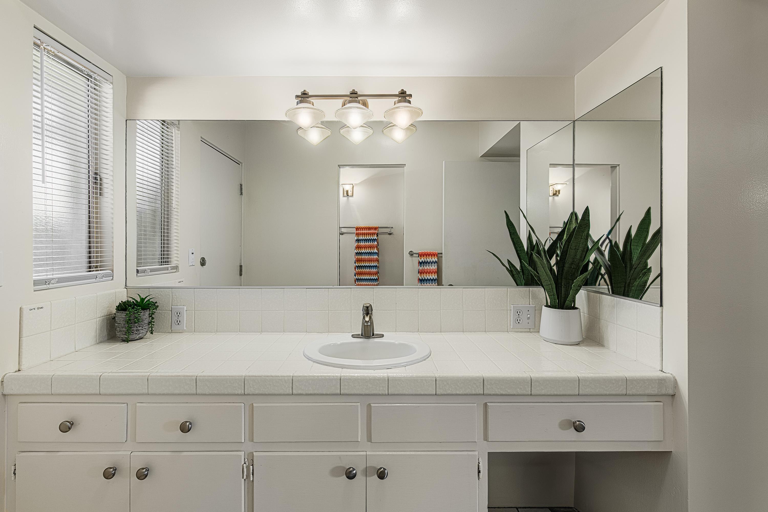 290 S San Jacinto DR Unit: 9