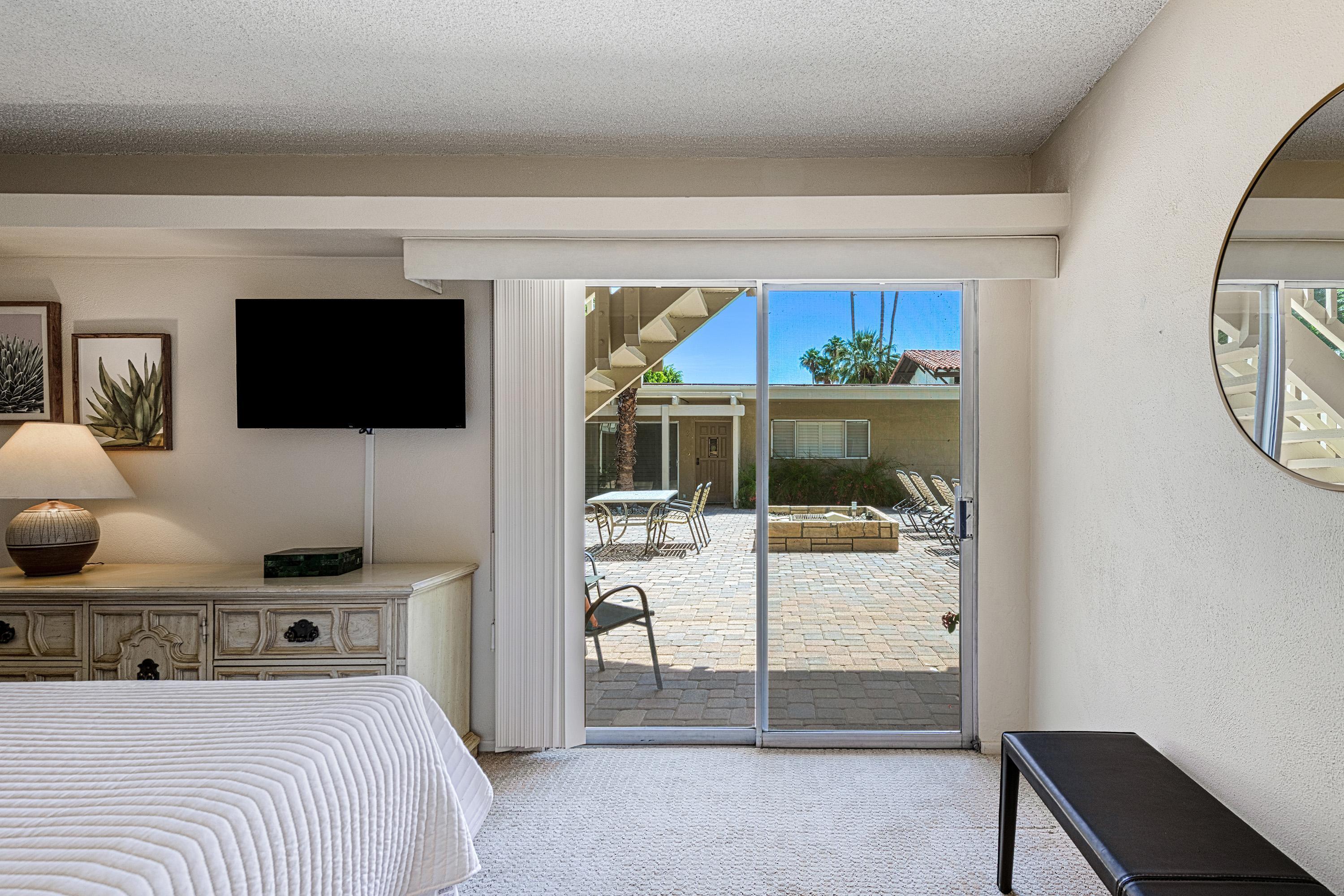 290 S San Jacinto DR Unit: 9