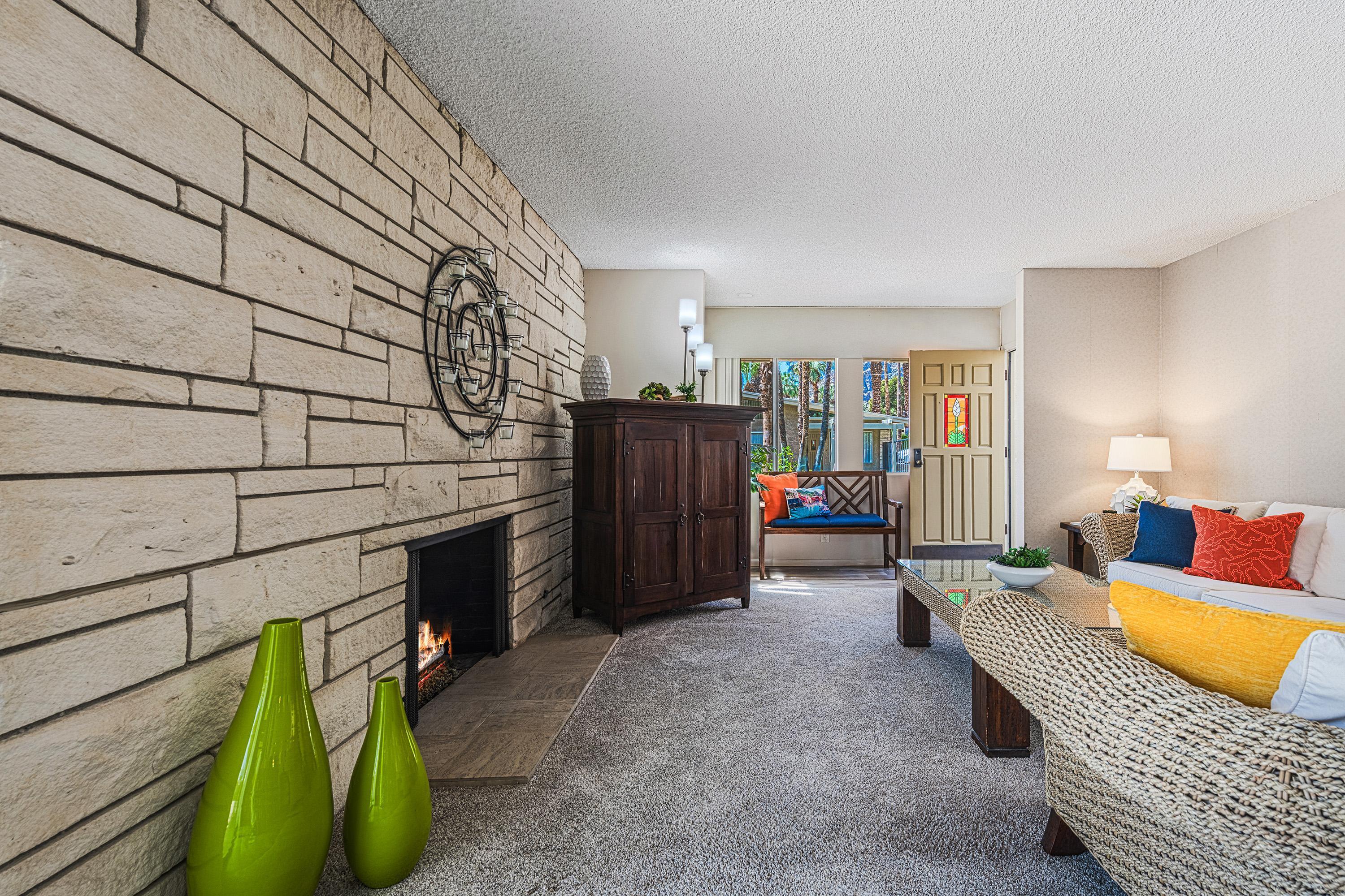 290 S San Jacinto DR Unit: 9