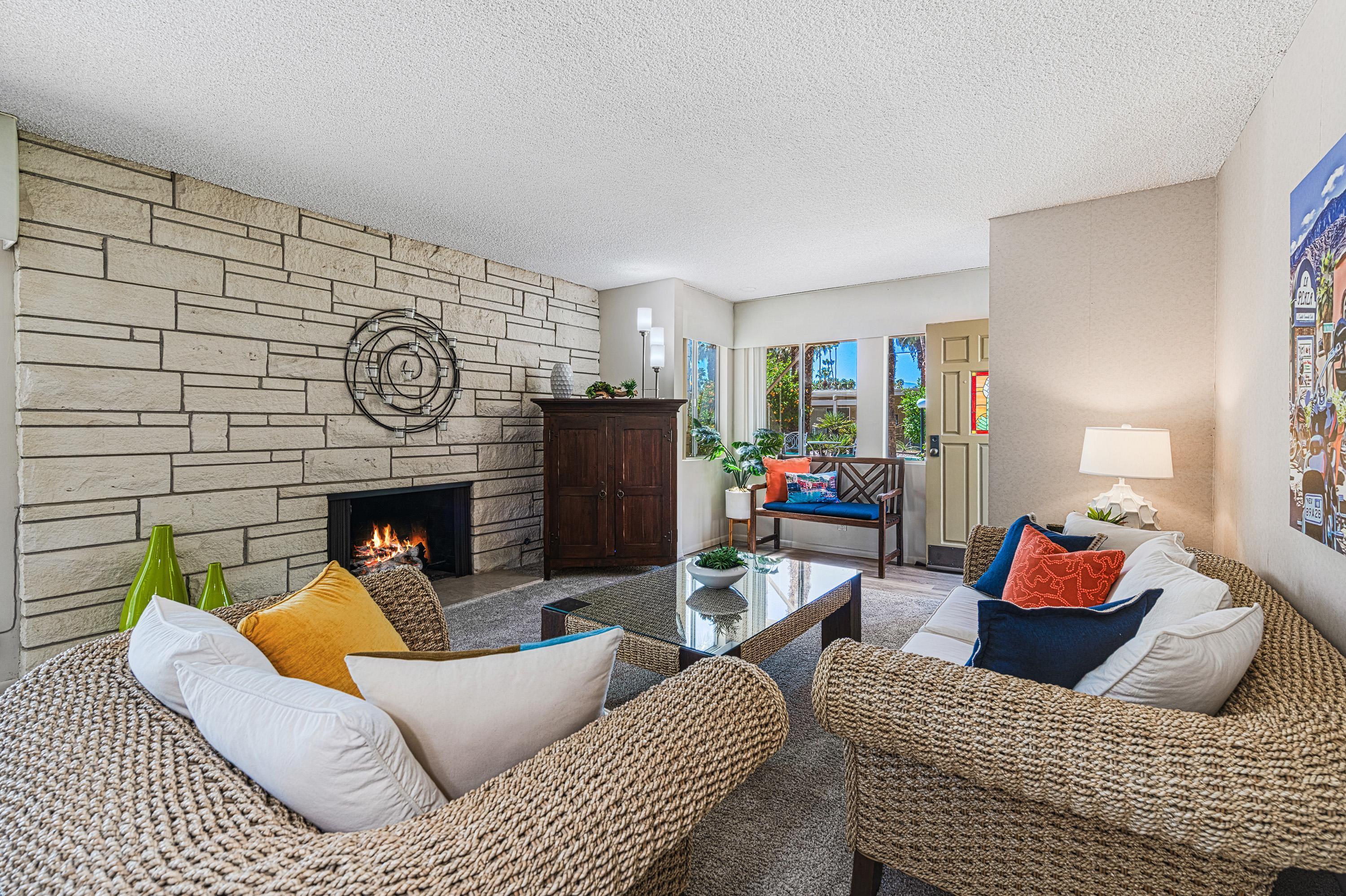 290 S San Jacinto DR Unit: 9