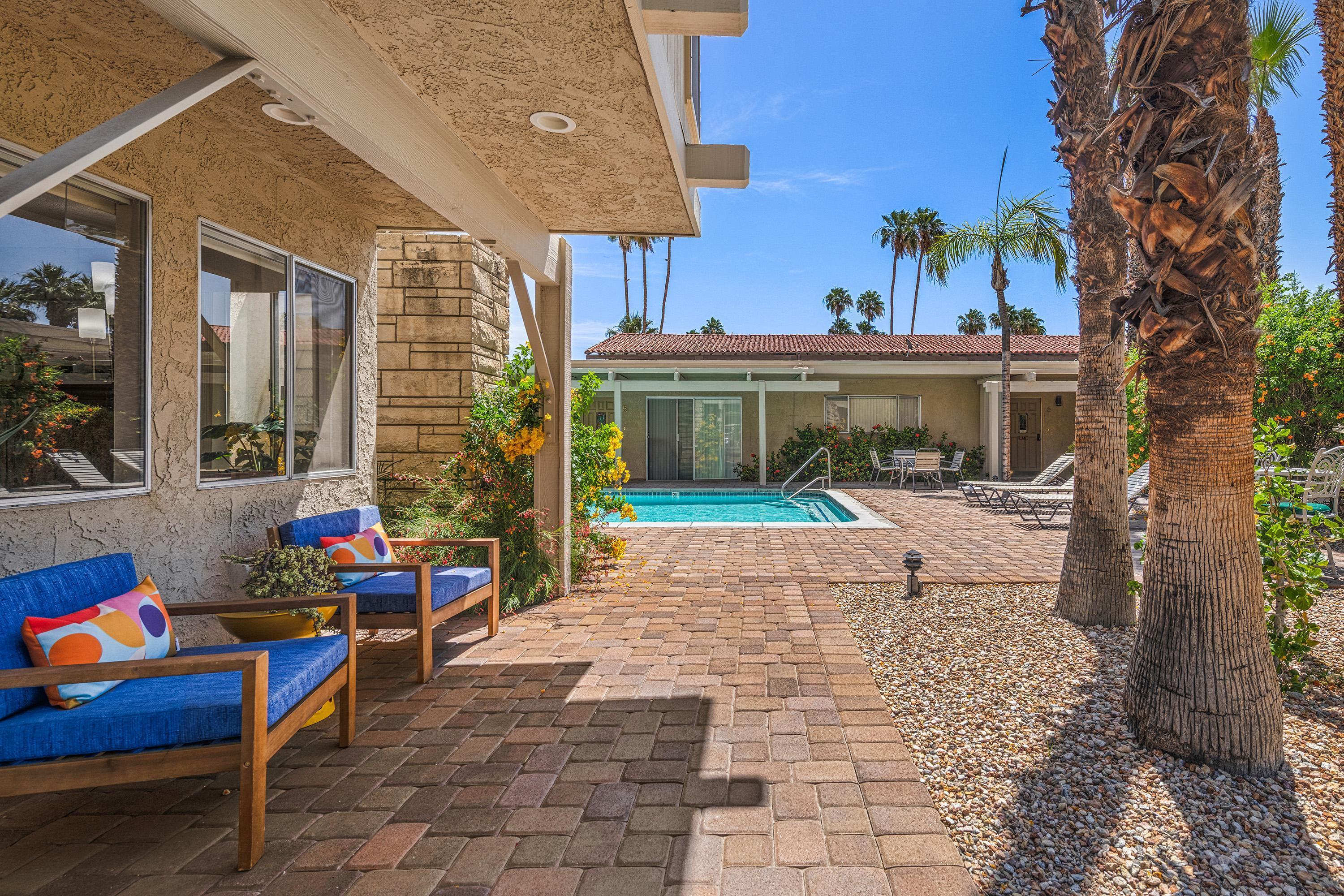 290 S San Jacinto DR Unit: 9