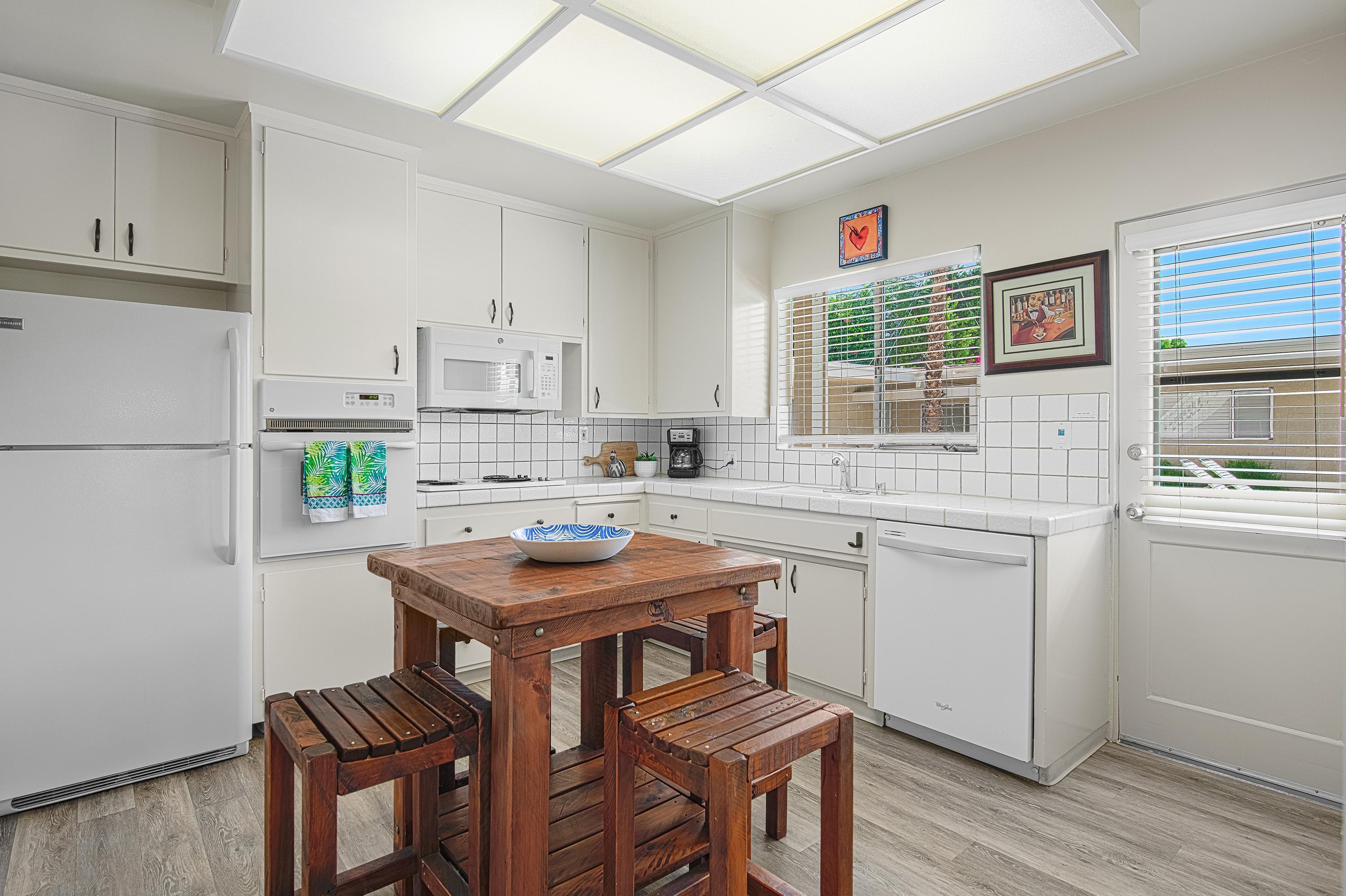 290 S San Jacinto DR Unit: 9