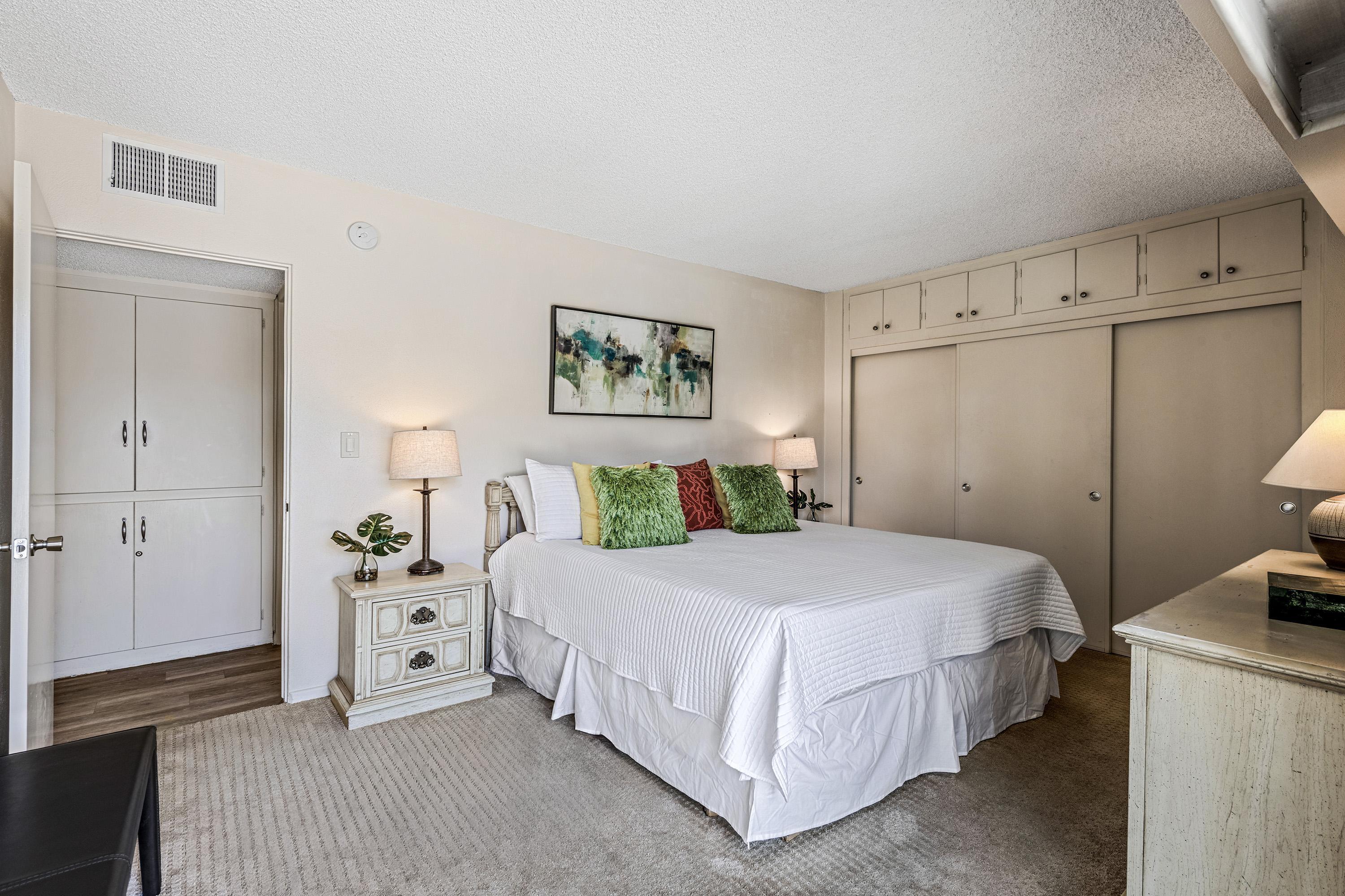 290 S San Jacinto DR Unit: 9