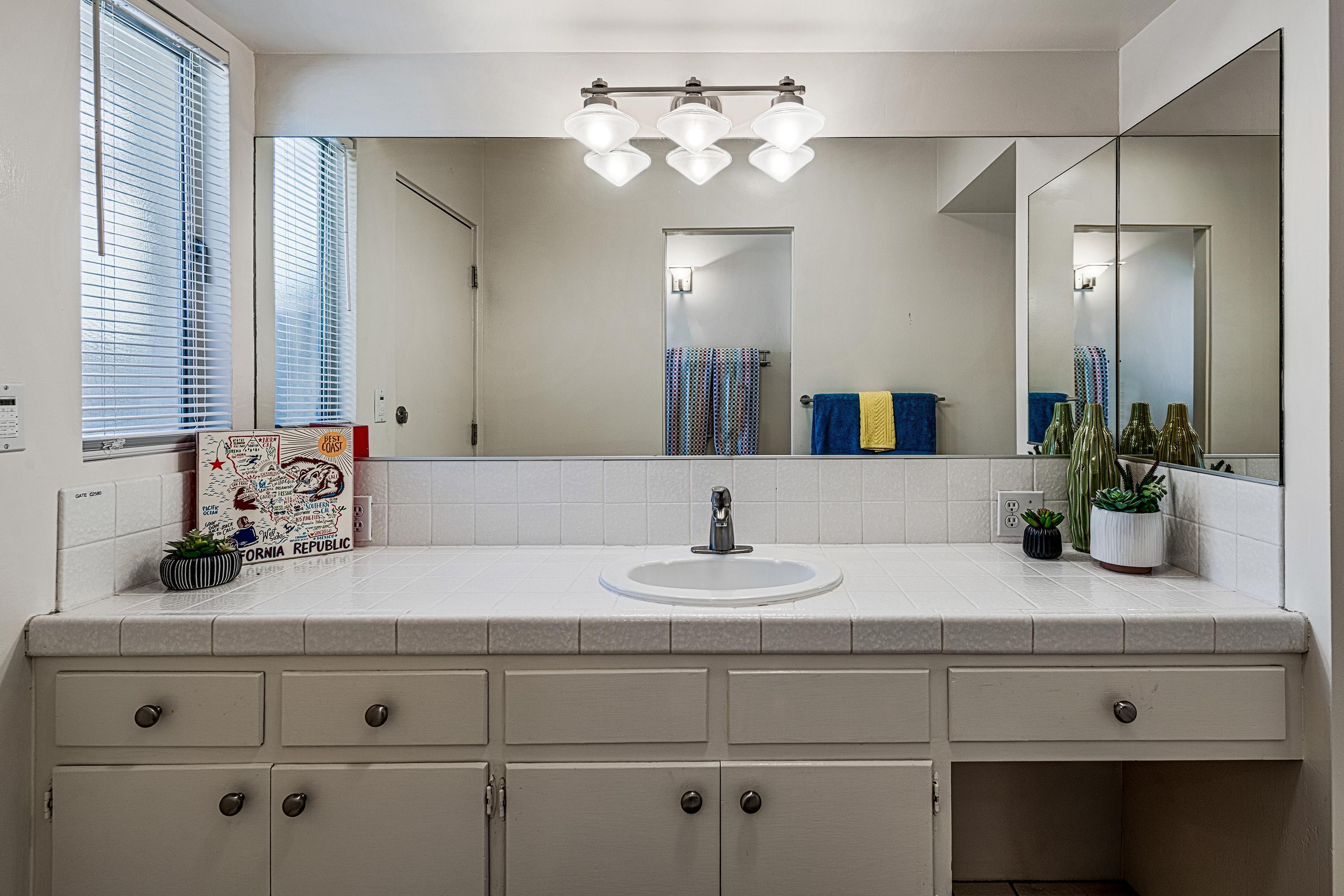 290 S San Jacinto DR Unit: 9