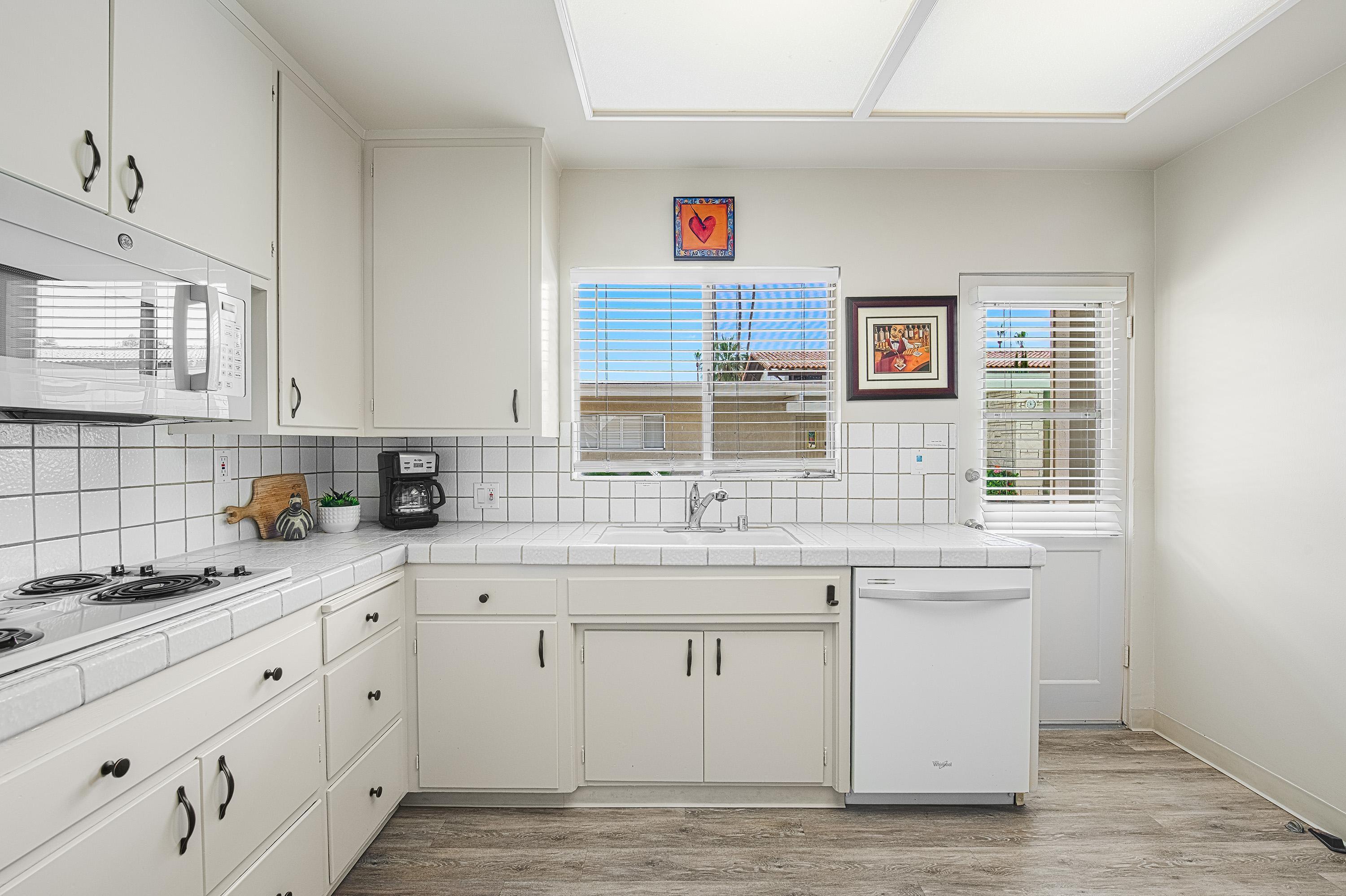 290 S San Jacinto DR Unit: 9