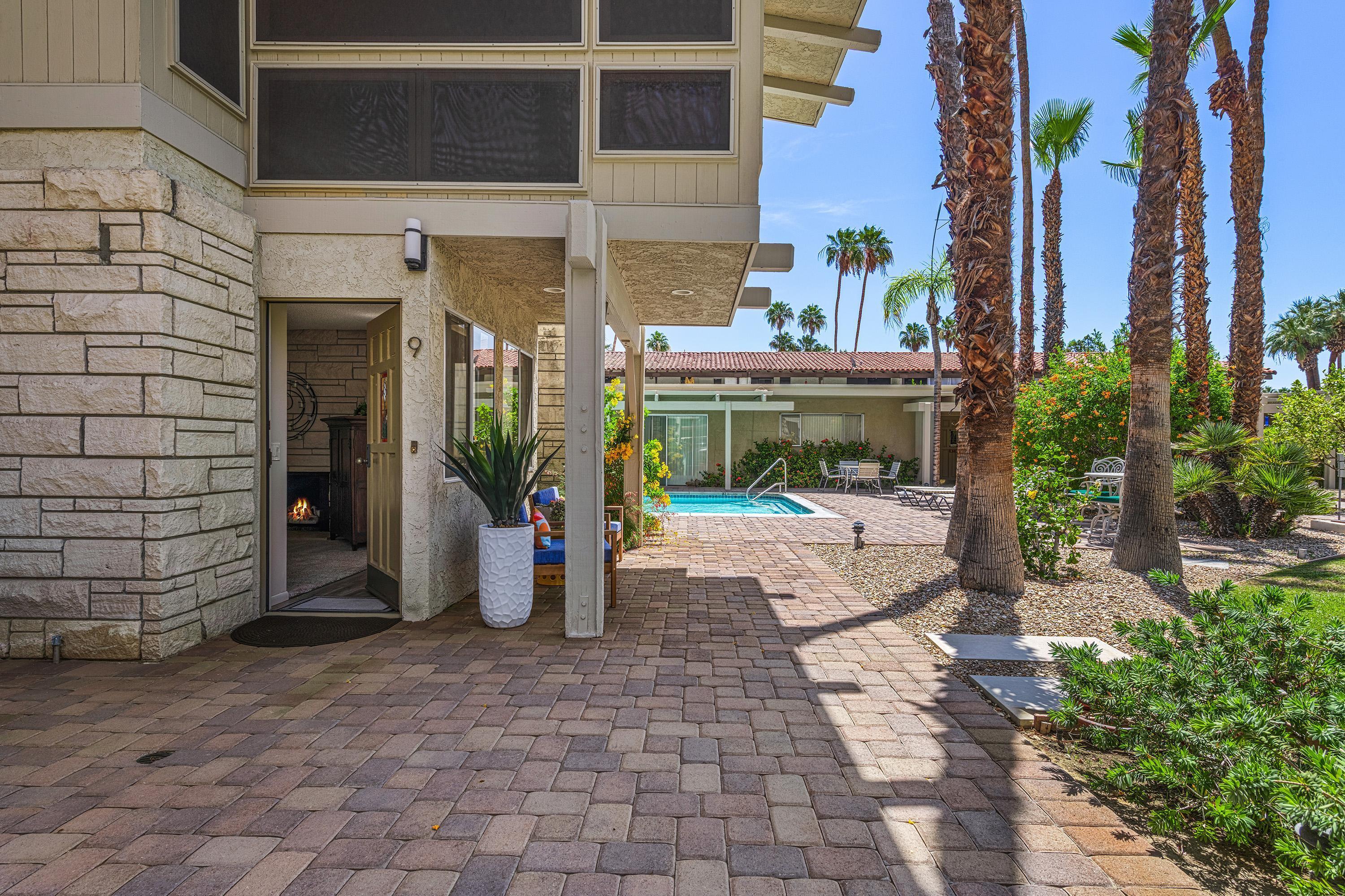 290 S San Jacinto DR Unit: 9
