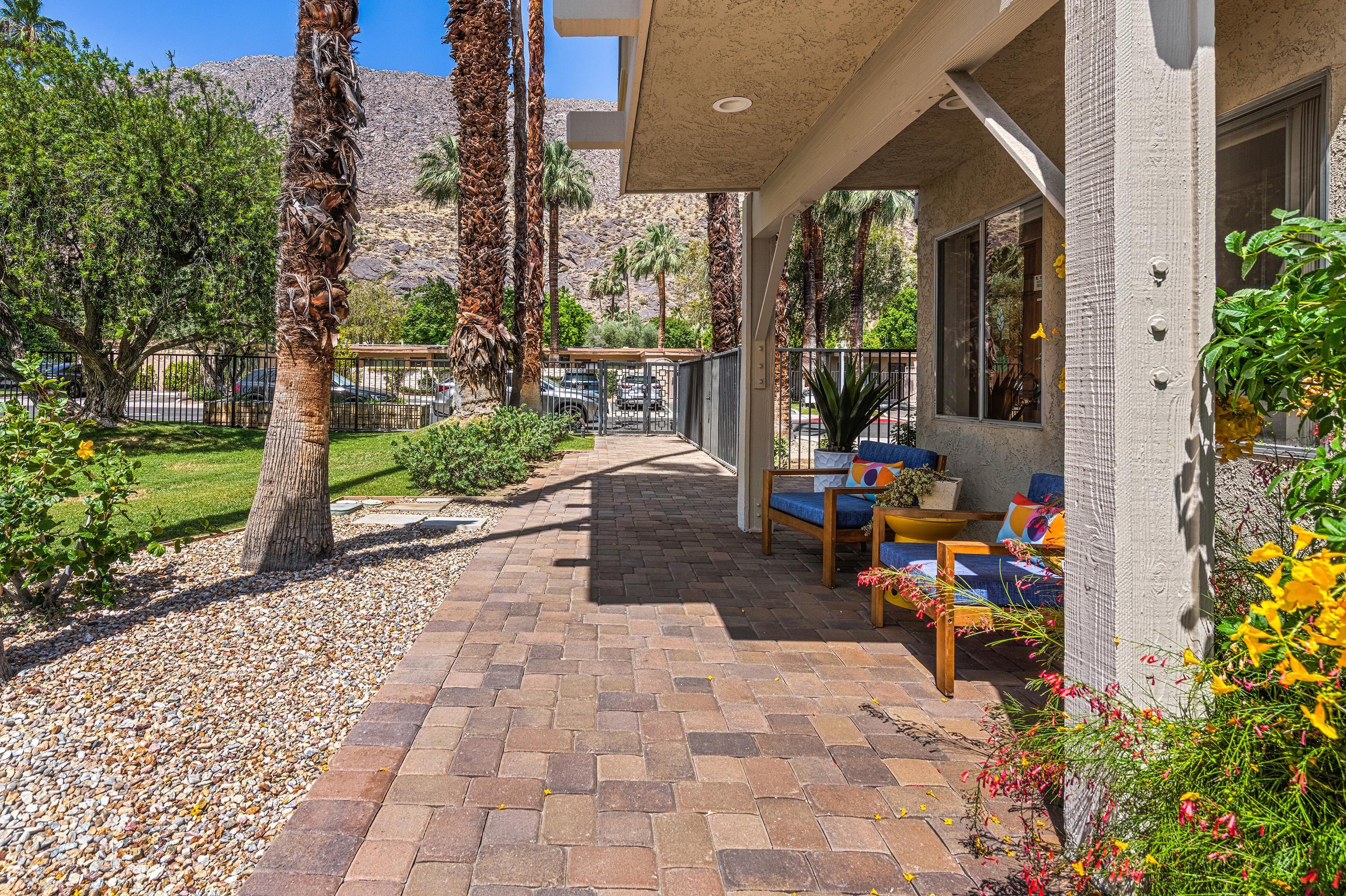 290 S San Jacinto DR Unit: 9