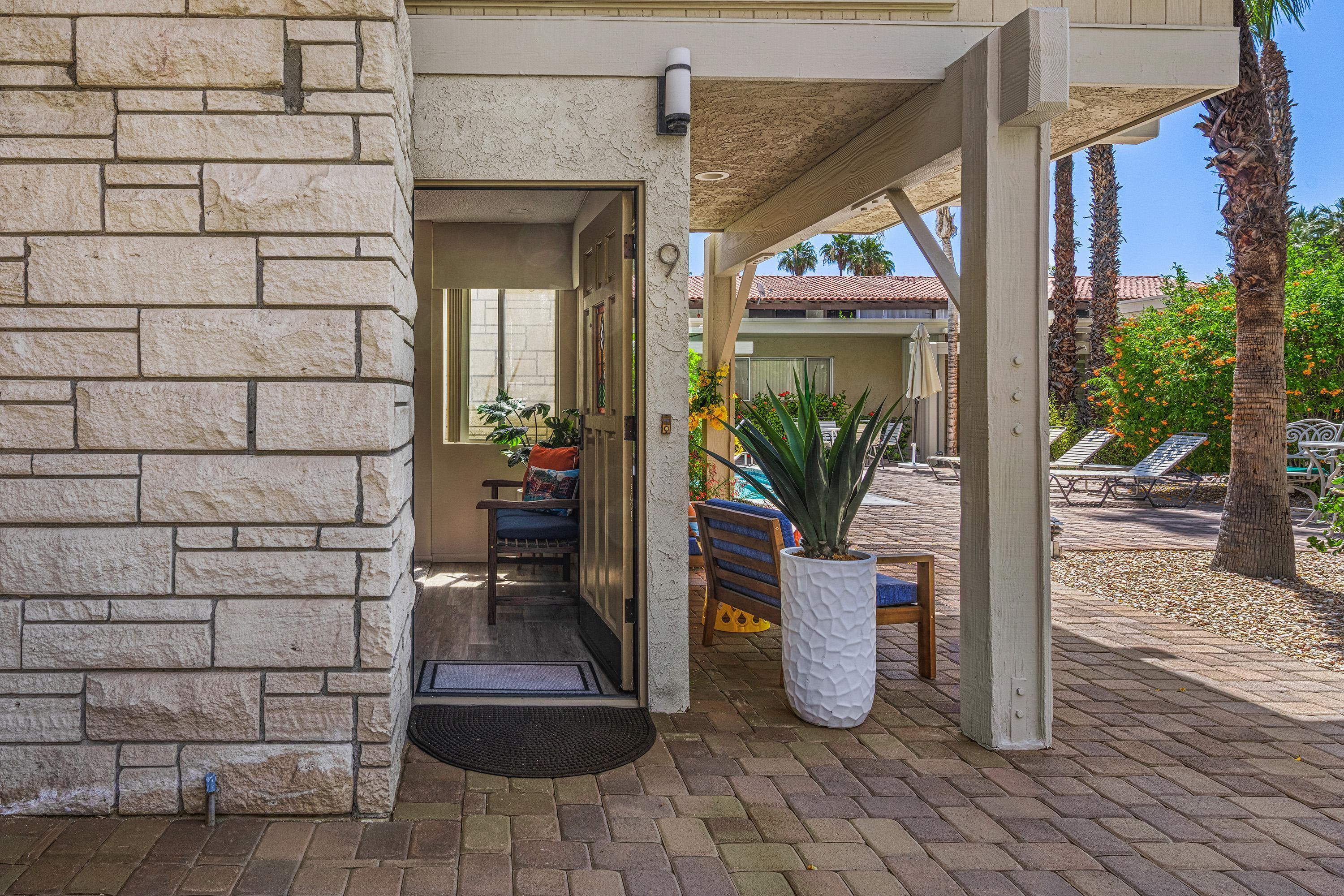 290 S San Jacinto DR Unit: 9