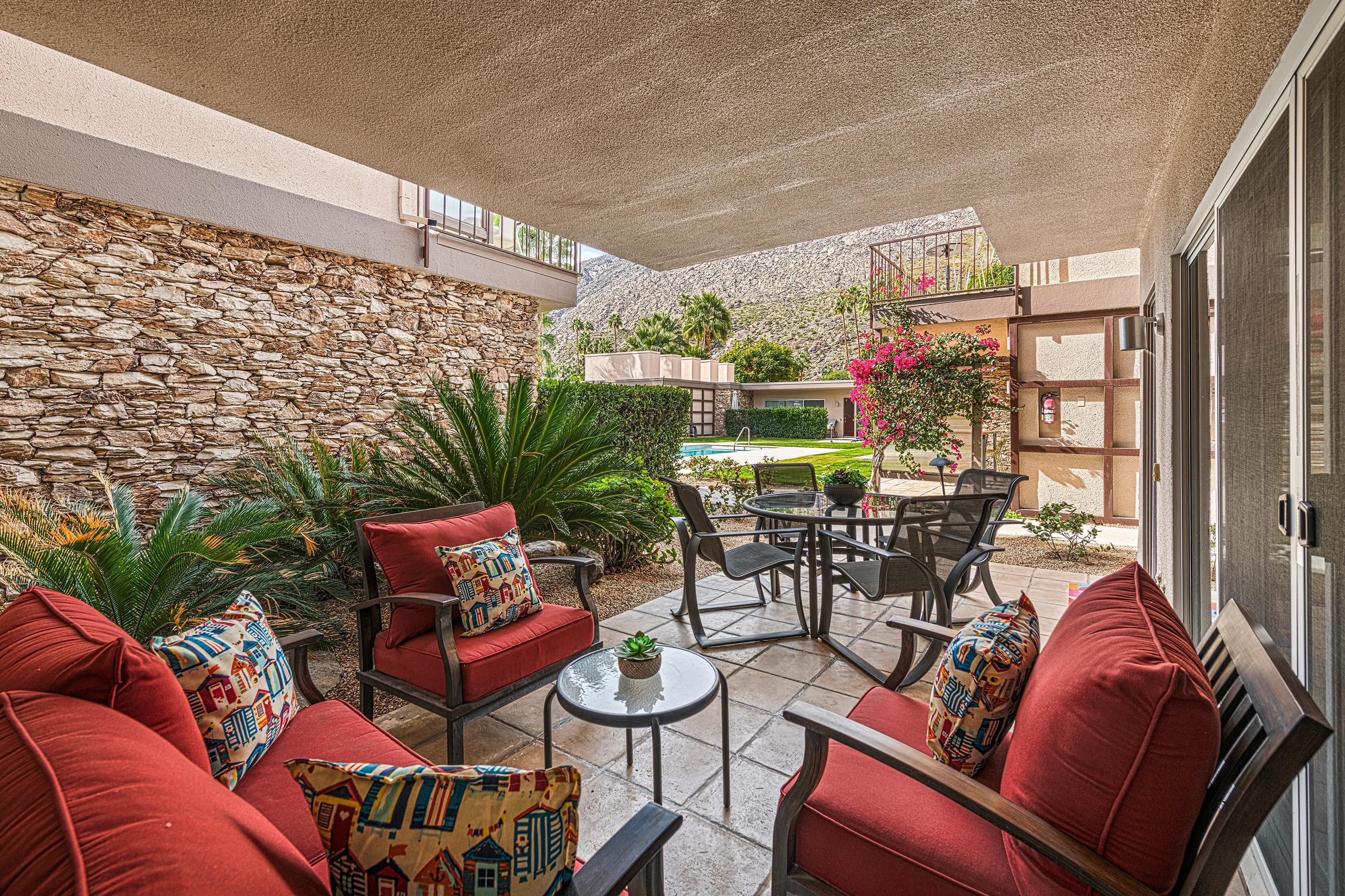500 W Arenas RD Unit: 4